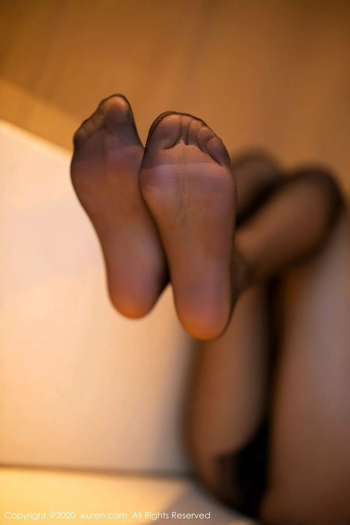 秀人集.com_[XiuRen秀人网]No.2800_女神杨晨晨sugar猩红吊裙配无内黑丝裤袜秀翘臀美腿撩人诱惑写真62P