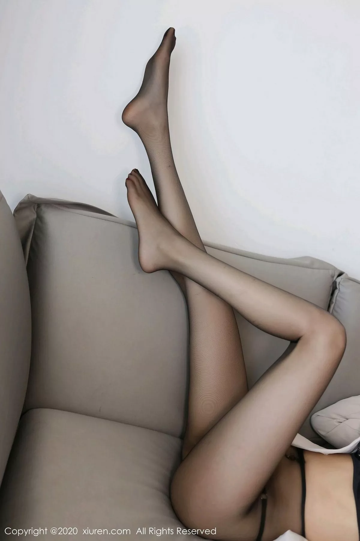 秀人集.com_[XiuRen秀人网]No.2804_嫩模余贝拉bella三亚旅拍职场制服主题黑丝裤袜秀翘臀诱惑写真54P