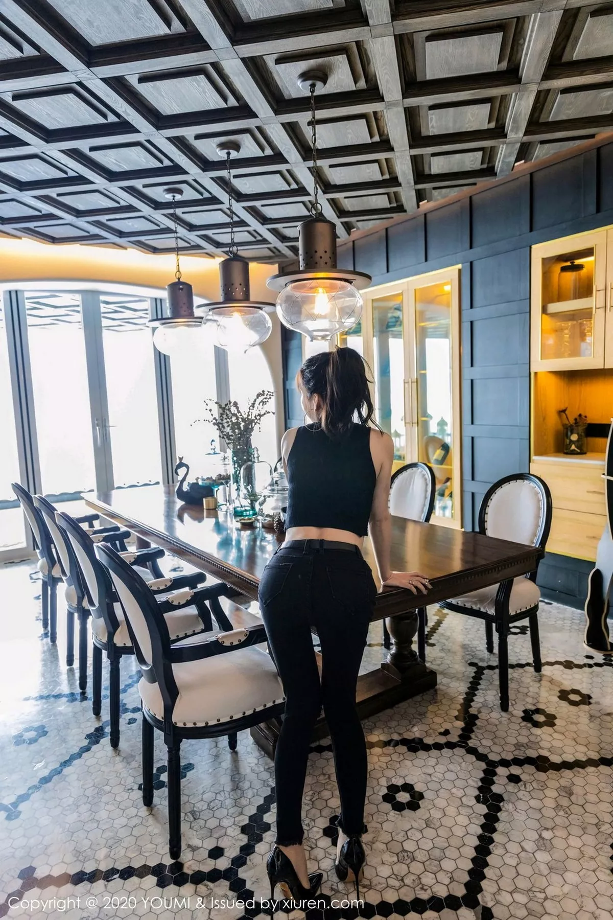 秀人集.com_[YouMi尤蜜荟]Vol.578_女神周于希Sandy大理旅拍私房无内肉丝裤袜秀翘臀诱惑写真43P