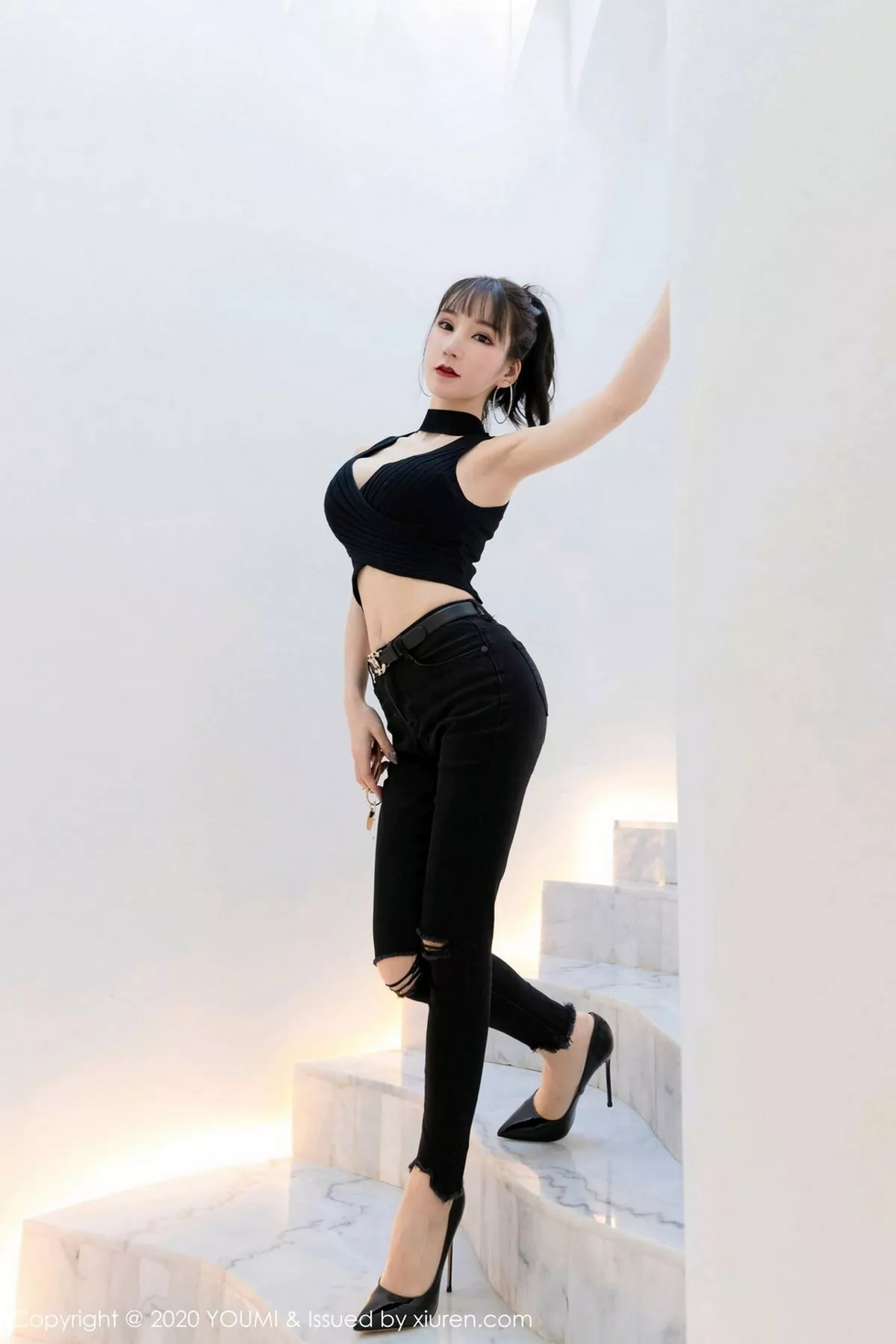 秀人集.com_[YouMi尤蜜荟]Vol.578_女神周于希Sandy大理旅拍私房无内肉丝裤袜秀翘臀诱惑写真43P