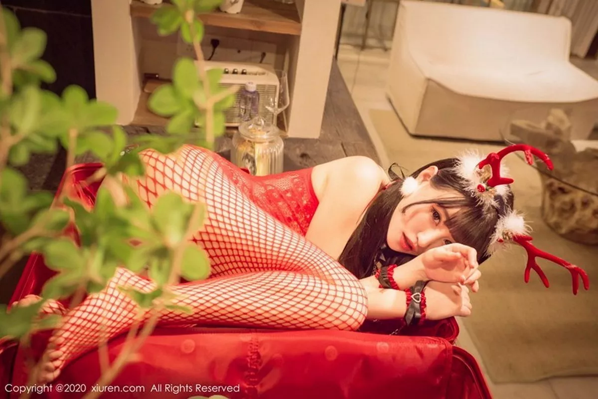 秀人集.com_[XiuRen秀人网]No.2940_女神朱可儿Flower圣诞主题开档连体红丝缕空秀火辣身材诱惑写真50P