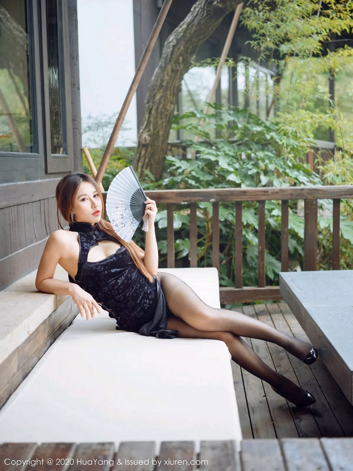 秀人集.com_[HuaYang花漾]Vol.344_嫩模徐安安杭州旅拍私房高叉吊裙配无内黑丝裤袜撩人诱惑写真51P
