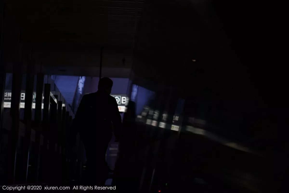 秀人集.com_[XiuRen秀人网]No.2961_嫩模果儿Victoria＆葛征空姐职业制服主题秀魔鬼身材魅惑写真82P