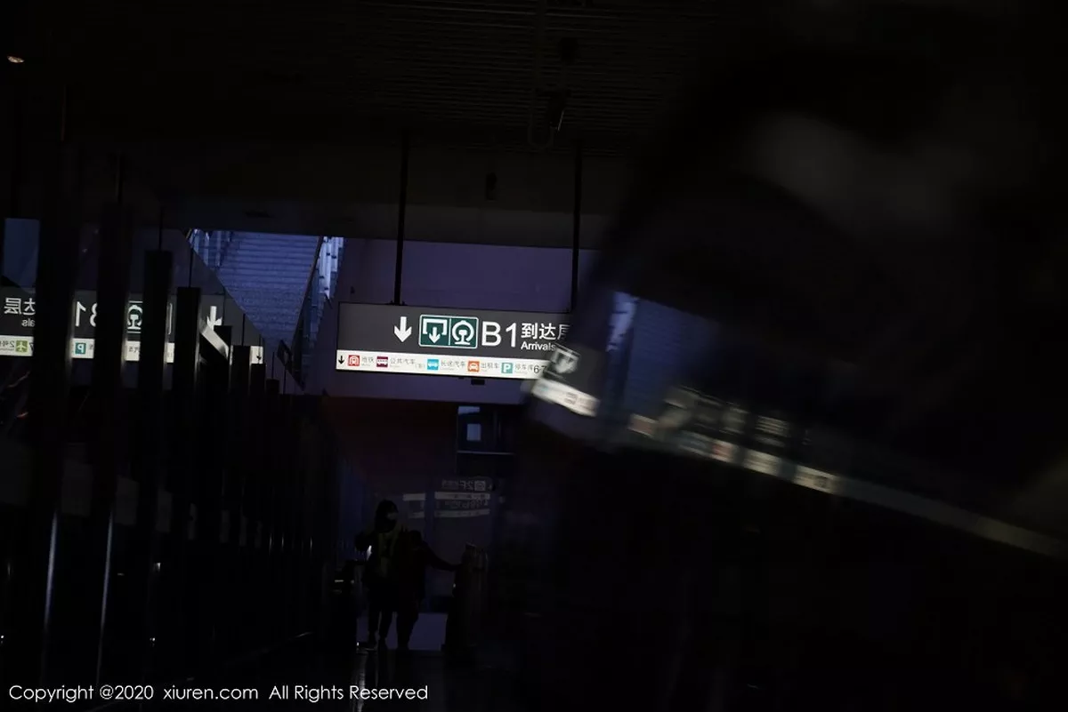 秀人集.com_[XiuRen秀人网]No.2961_嫩模果儿Victoria＆葛征空姐职业制服主题秀魔鬼身材魅惑写真82P