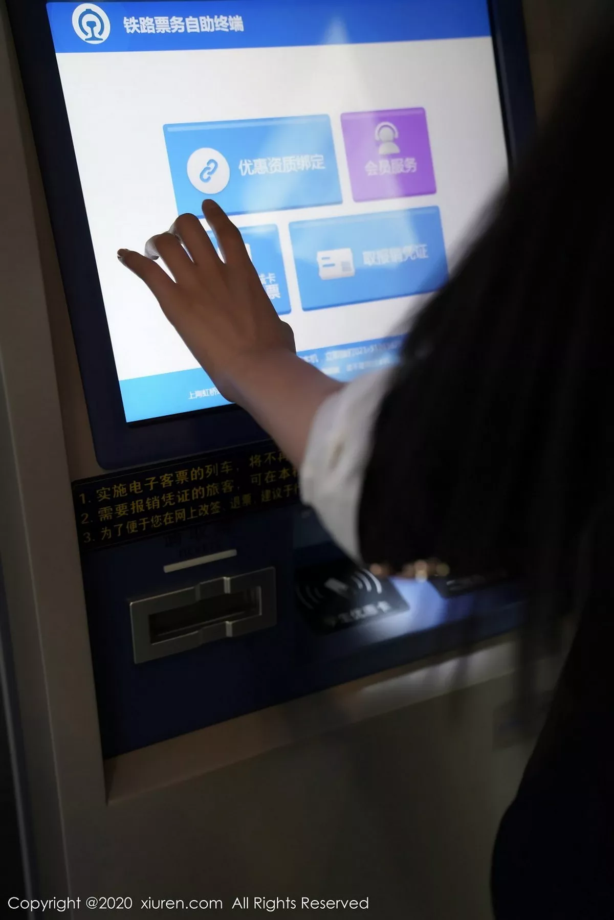 秀人集.com_[XiuRen秀人网]No.2961_嫩模果儿Victoria＆葛征空姐职业制服主题秀魔鬼身材魅惑写真82P