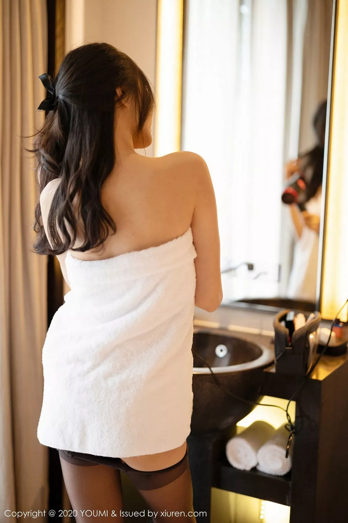 秀人集.com_[YouMi尤蜜荟]Vol.582_美人玥儿玥er杭州旅拍红色空乘制服半脱秀火辣身材诱惑写真95P