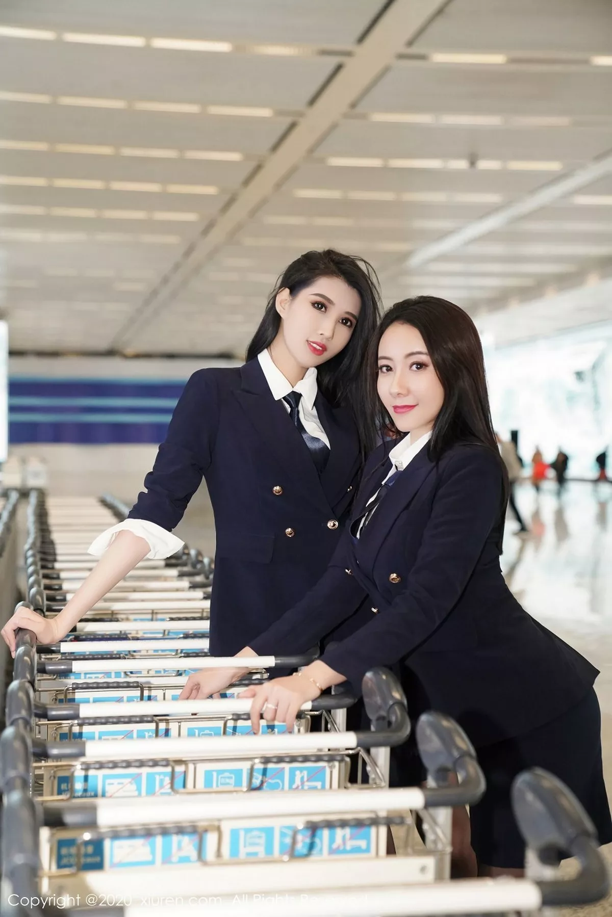 秀人集.com_[XiuRen秀人网]No.2961_嫩模果儿Victoria＆葛征空姐职业制服主题秀魔鬼身材魅惑写真82P