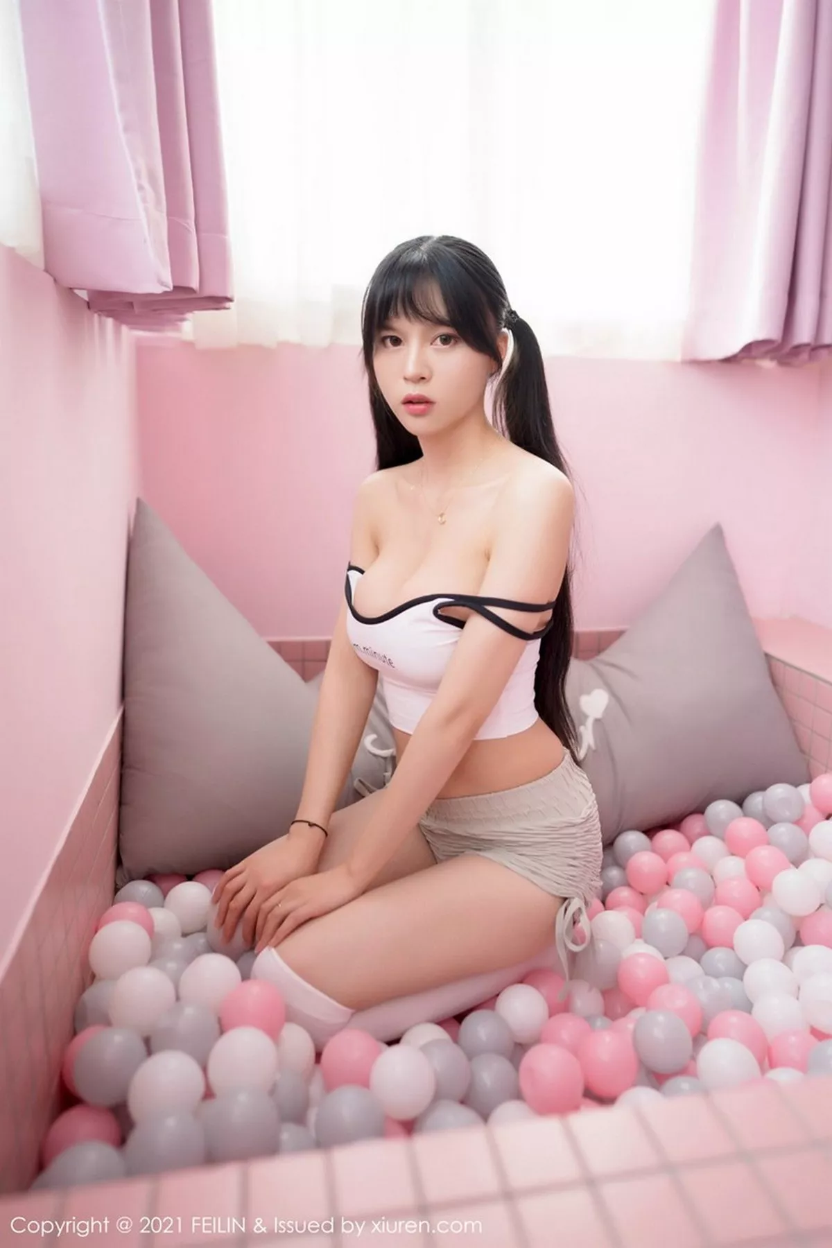 秀人集.com_[FeiLin嗲囡囡]VOL.364_嫩模桃香子私房波波池白色抹胸内衣半撩露豪乳诱惑写真40P