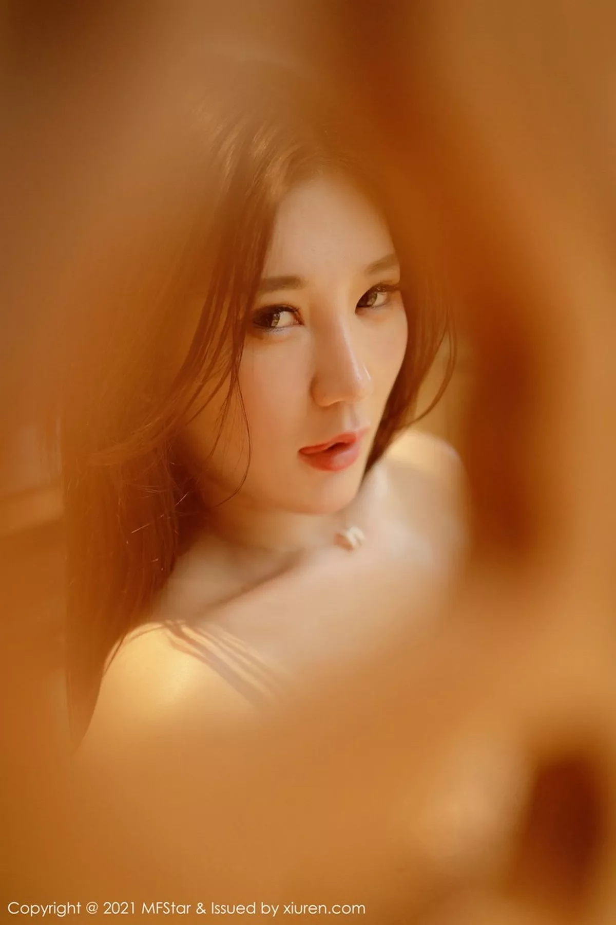 秀人集.com_[MFStar模范学院]Vol.432_嫩模顾桥楠三亚旅拍白色女仆装配白丝吊袜秀丰乳肥臀诱惑写真46P