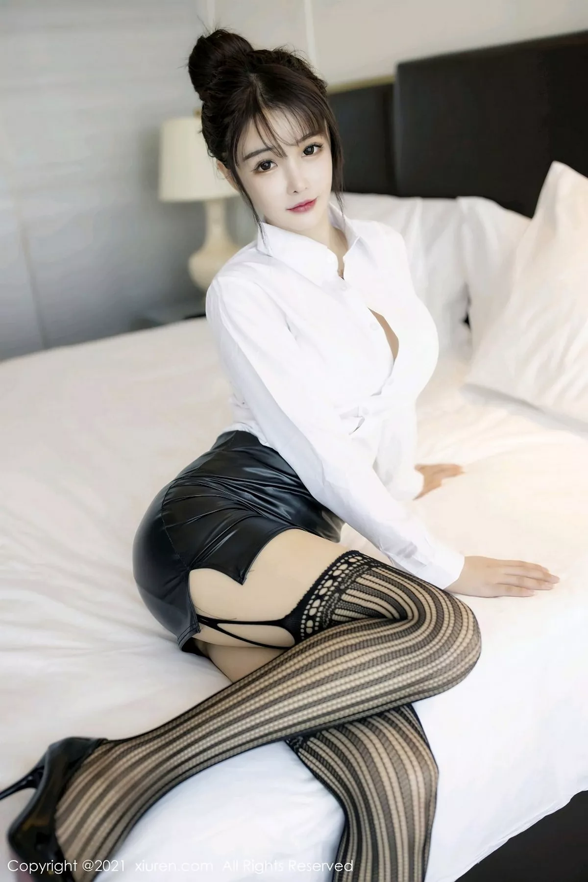 秀人集.com_[XiuRen秀人网]No.2976_嫩模南初妹妹经典秘书职业装主题白衬衣配黑短裙秀美腿诱惑写真53P