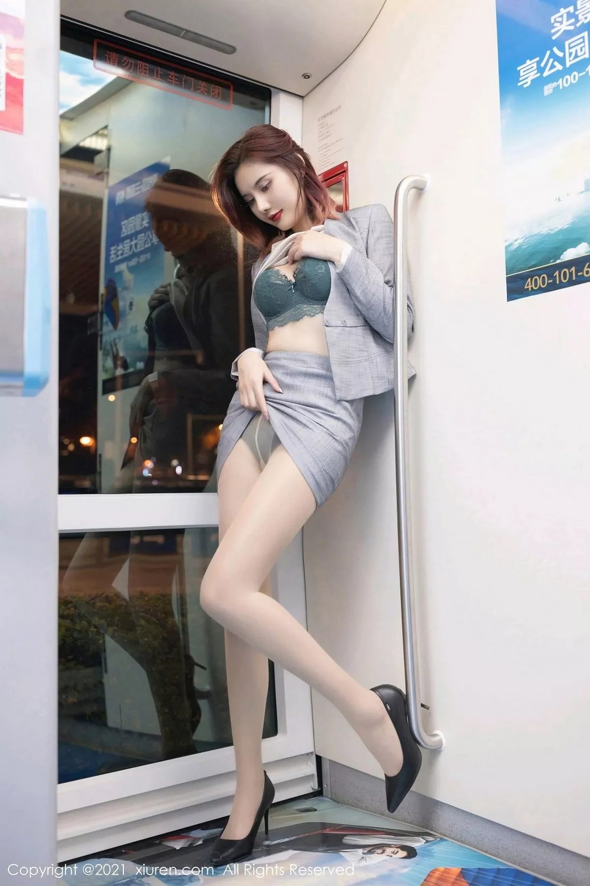 秀人集.com_[XiuRen秀人网]No.2979_女神就是阿朱啊三亚旅拍职场制服主题开档黑丝裤袜撩人诱惑写真66P