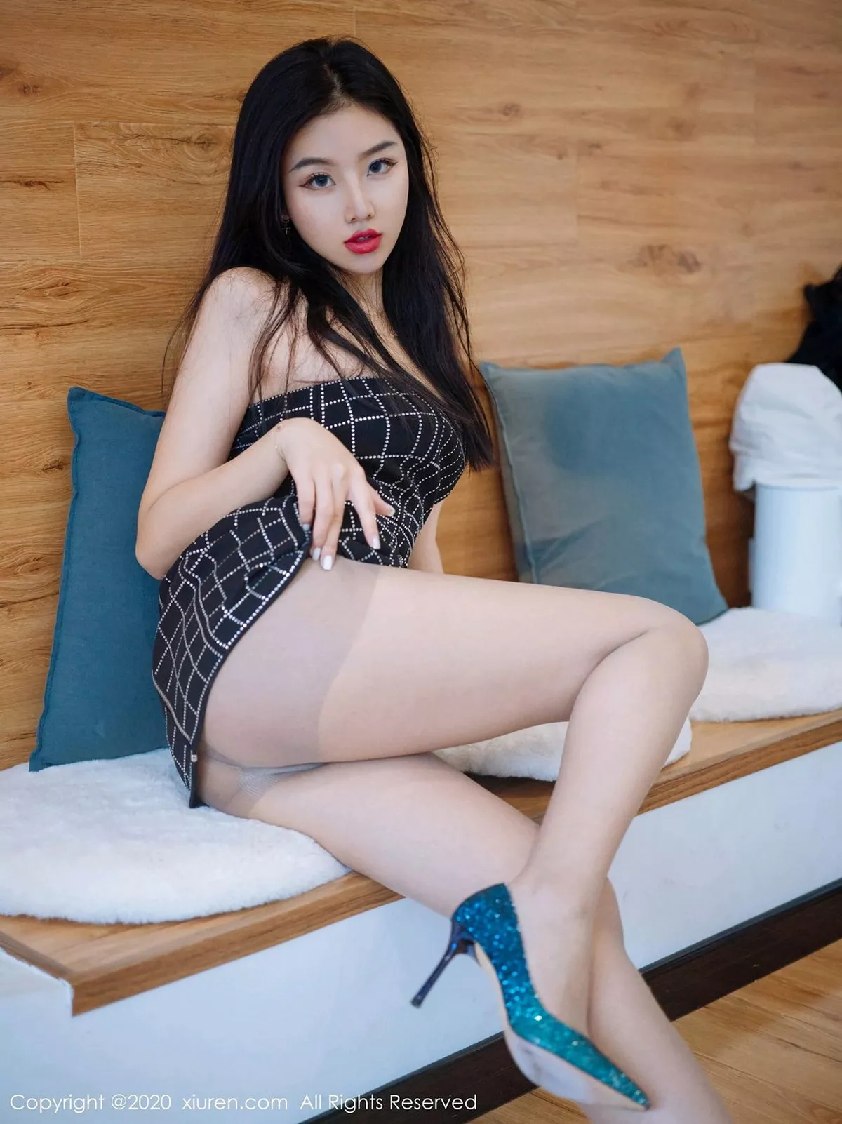 秀人集.com_[XiuRen秀人网]No.2908_气质嫩模陈念灵Vickyao私房超薄肉丝裤袜秀浑圆翘臀诱惑写真50P