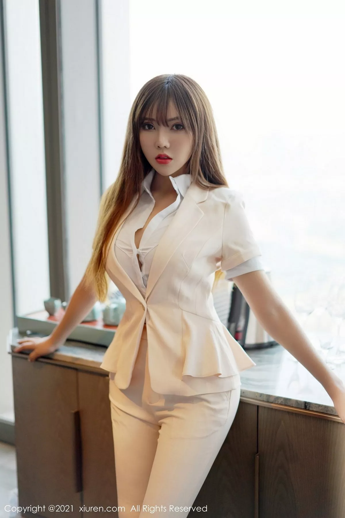 秀人集.com_[XiuRen秀人网]No.2990_嫩模萌汉药baby江浙沪旅拍白衬衣配无内肉丝裤袜秀翘臀诱惑写真40P