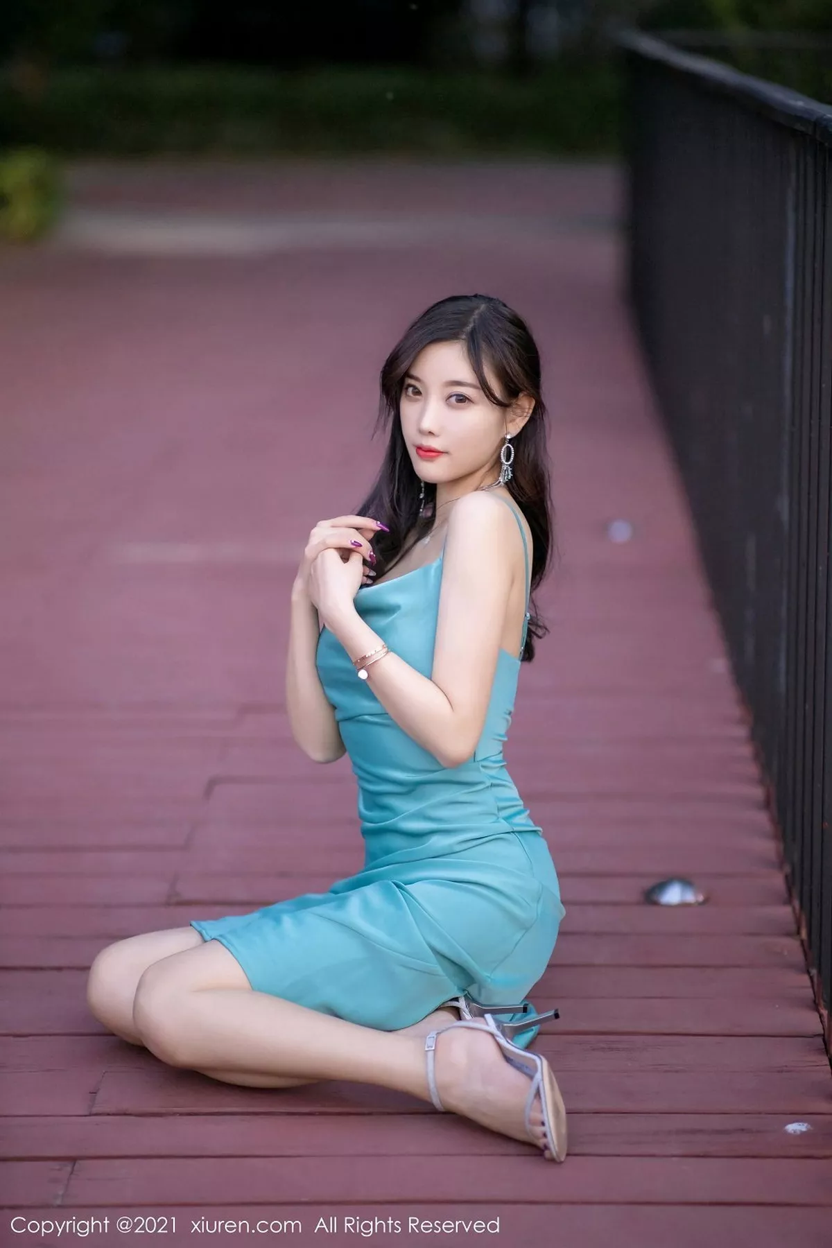 秀人集.com_[XiuRen秀人网]No.2997_女神杨晨晨sugar私房典雅吊裙配蕾丝腿袜半撩秀翘臀诱惑写真67P