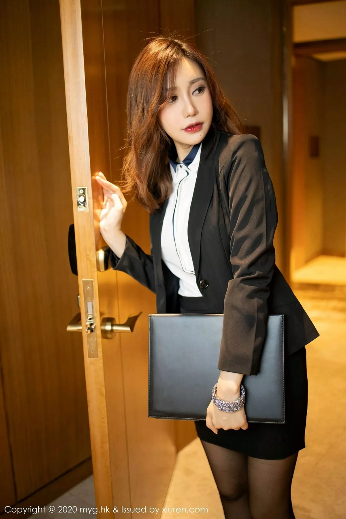 秀人集.com_[MyGirl美媛馆]Vol.469_女神绮里嘉ula职场秘书OL主题半脱露性感内衣完美诱惑写真73P