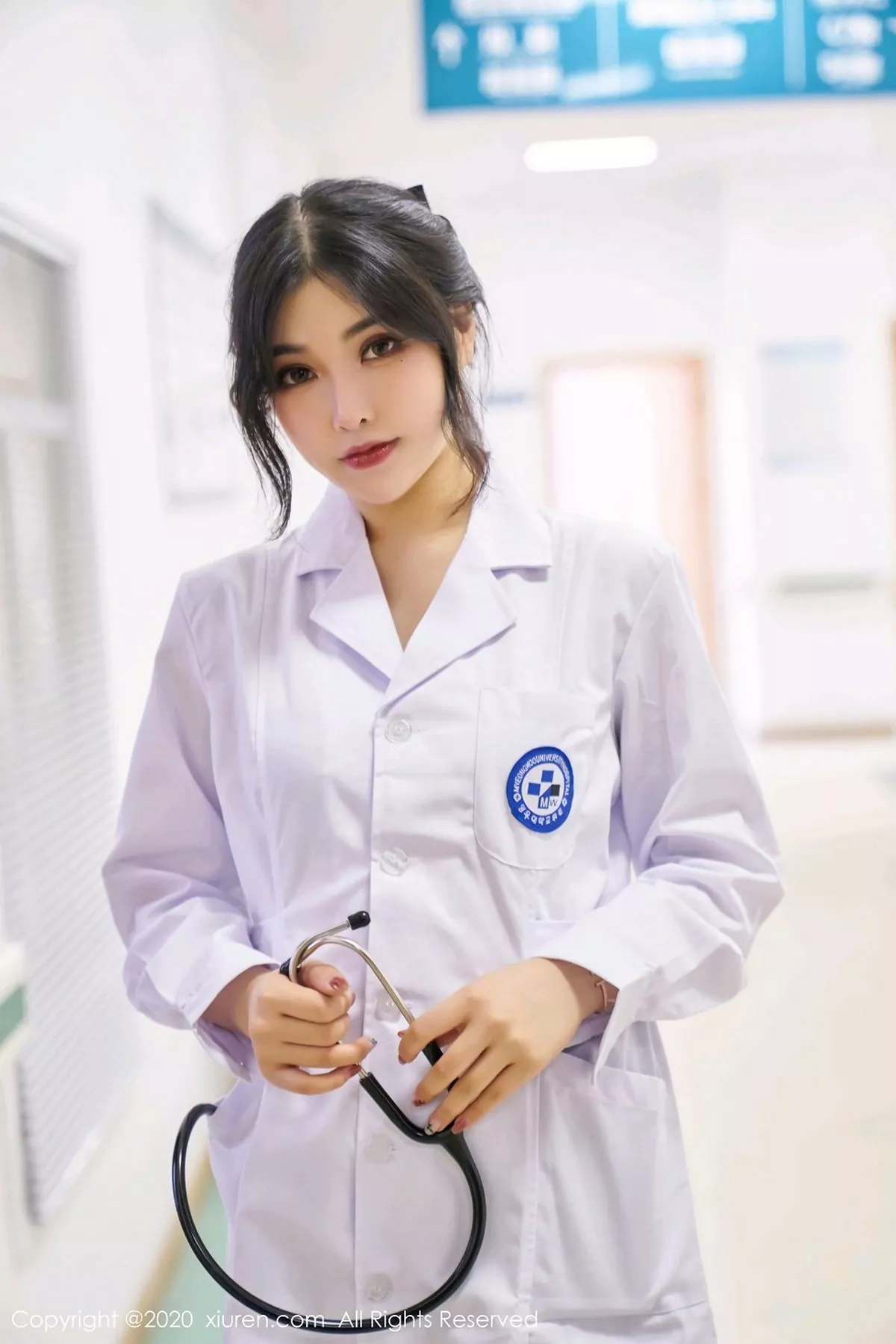 秀人集.com_[XiuRen秀人网]No.2925_嫩模韩静安护士职业装主题床上开档黑丝裤袜秀翘臀诱惑写真56P