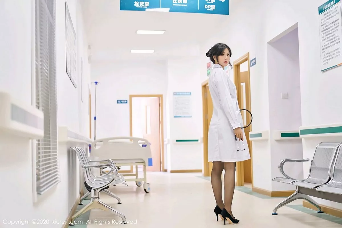 秀人集.com_[XiuRen秀人网]No.2925_嫩模韩静安护士职业装主题床上开档黑丝裤袜秀翘臀诱惑写真56P