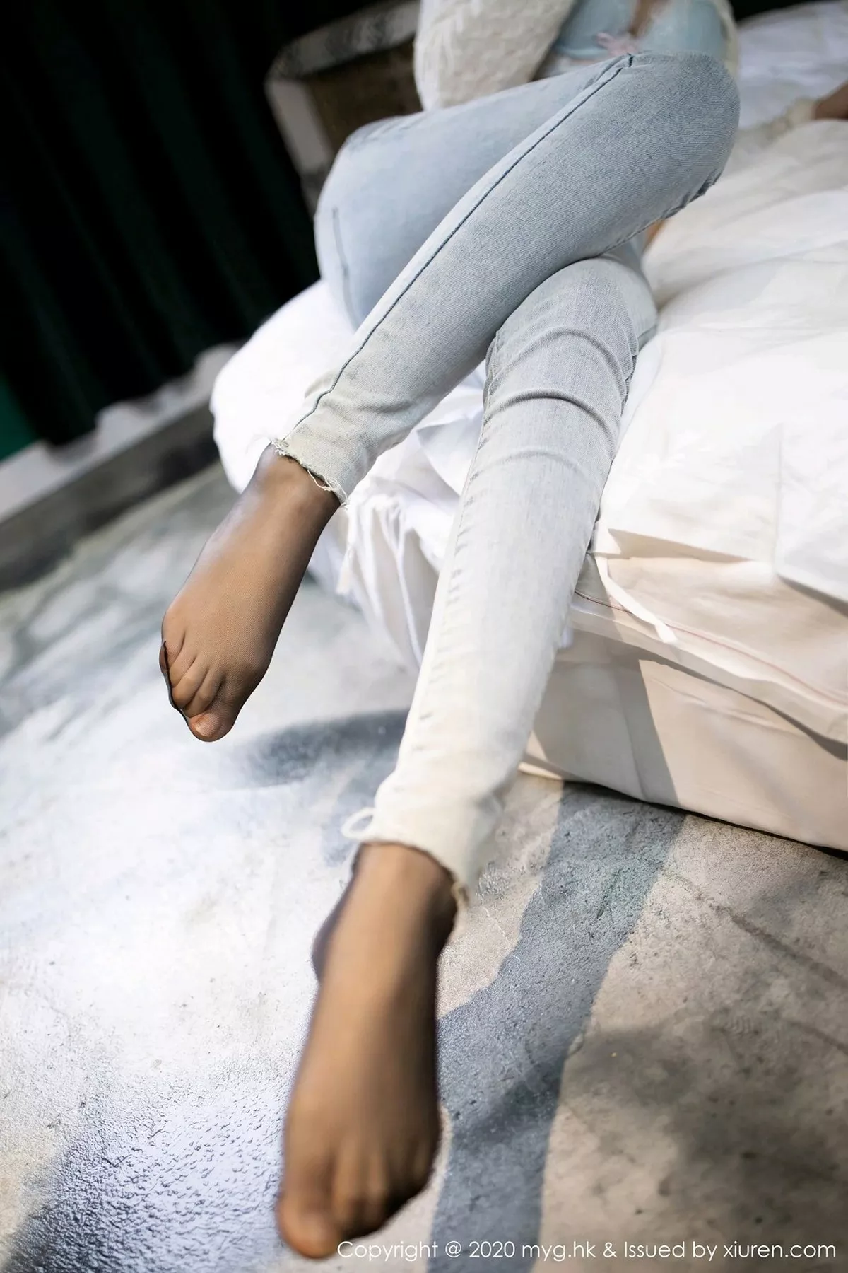 秀人集.com_[MyGirl美媛馆]Vol.470_女神绮里嘉ula私房猩红镂空内衣配黑丝袜秀完美身材诱惑写真82P