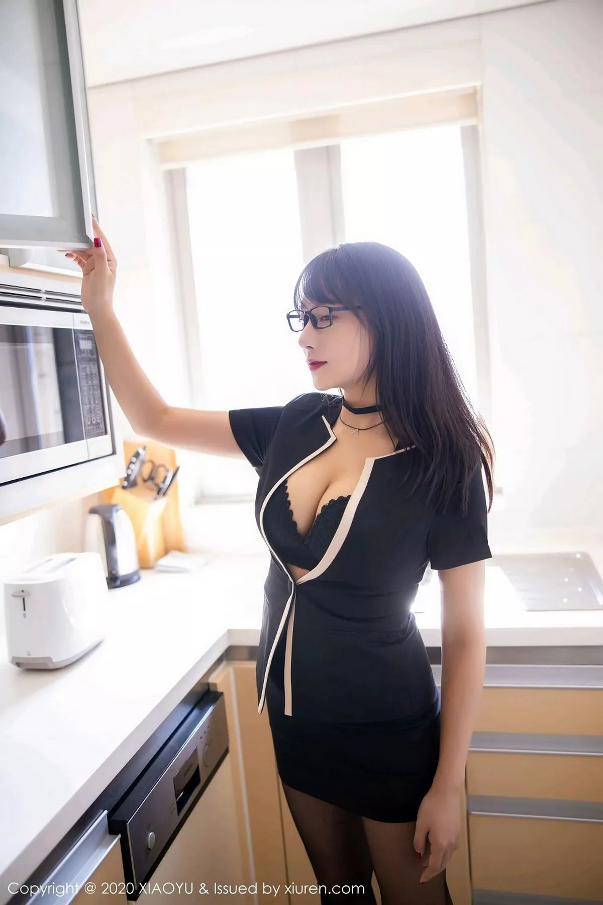 秀人集.com_[XiaoYu画语界]Vol.436_嫩模何嘉颖经典职场制服半脱露豪乳开档黑丝裤袜诱惑写真100P