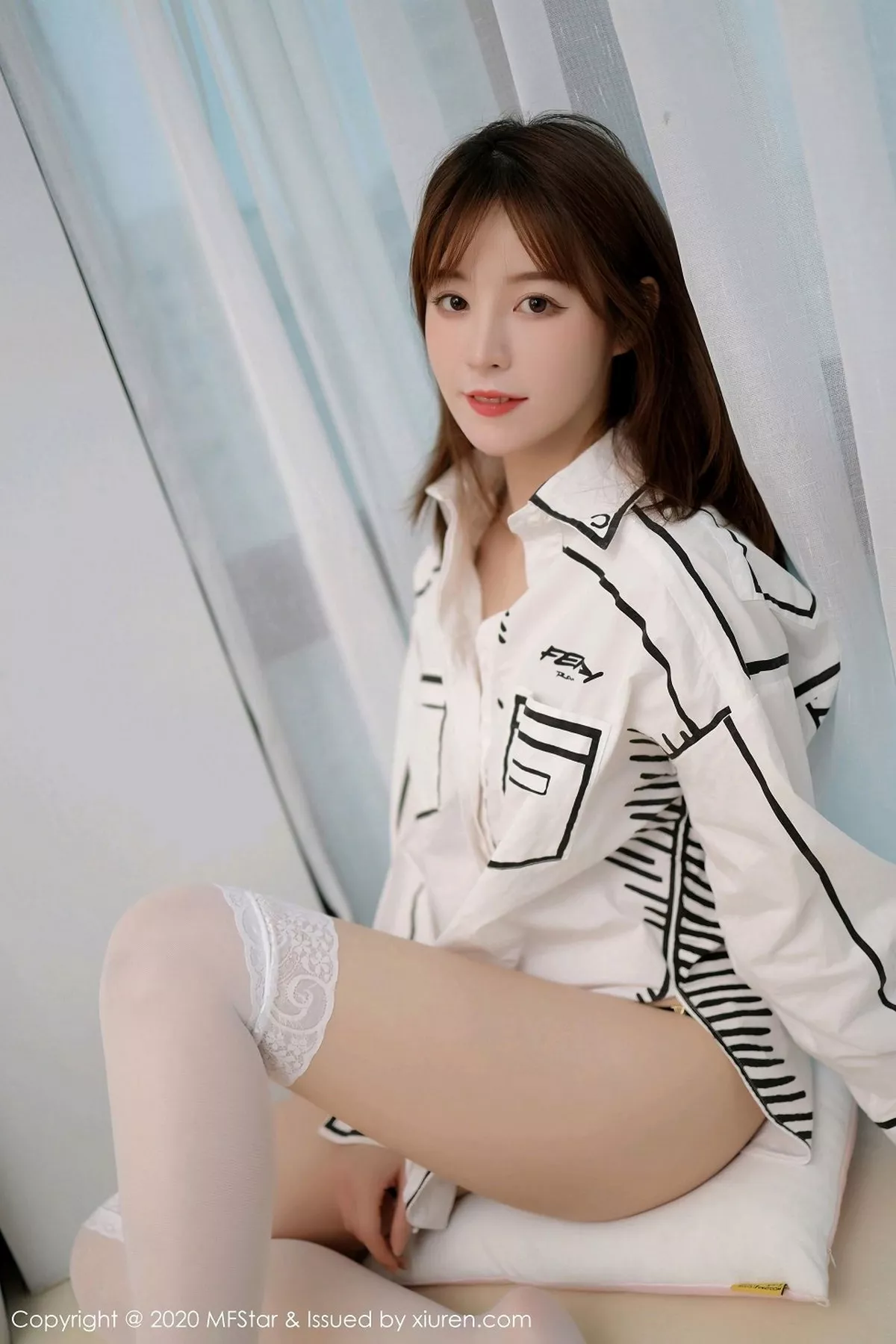 秀人集.com_[MFStar模范学院]Vol.427_嫩模Yoo优优性感衬衫露黑色内衣配黑白蕾丝袜诱惑写真41P