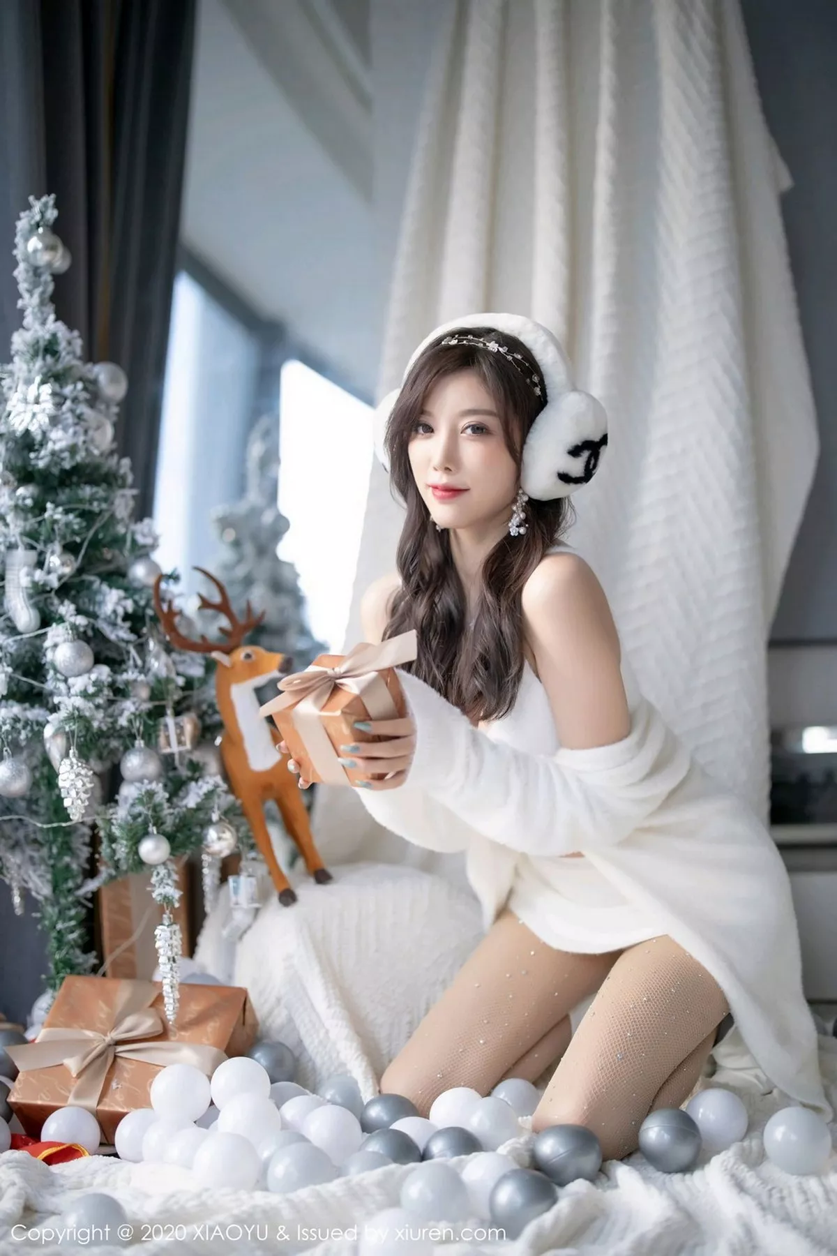 秀人集.com_[XiaoYu画语界]Vol.437_女神杨晨晨sugar圣诞主题白色绒毛内衣配白丝网袜诱惑写真74P