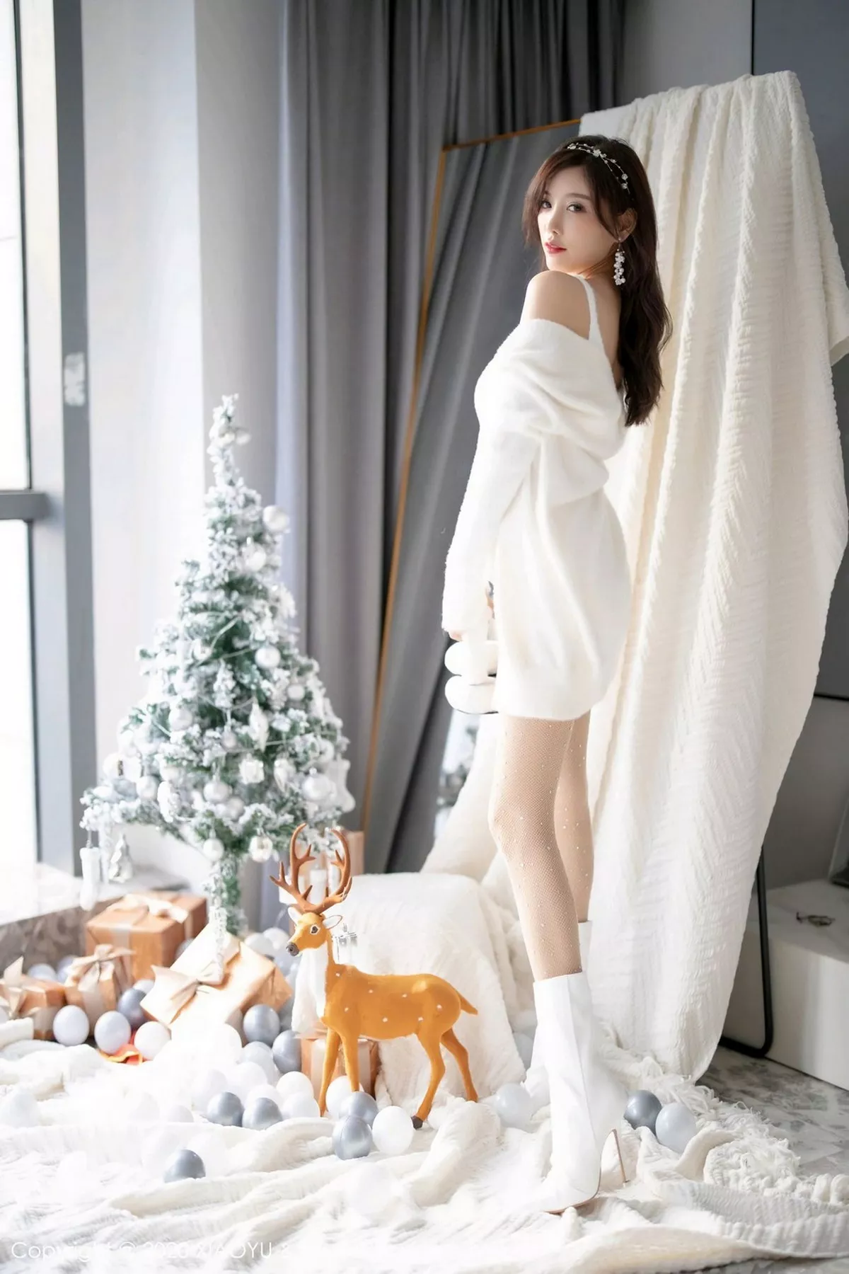 秀人集.com_[XiaoYu画语界]Vol.437_女神杨晨晨sugar圣诞主题白色绒毛内衣配白丝网袜诱惑写真74P