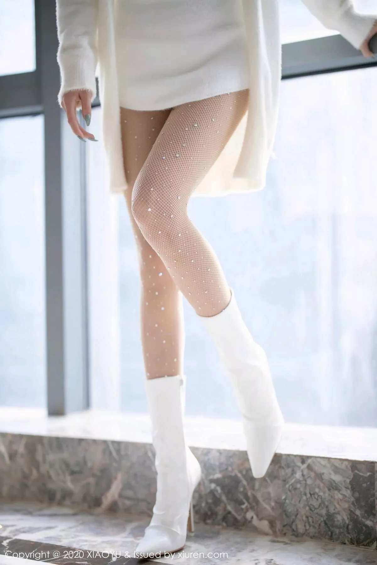 秀人集.com_[XiaoYu画语界]Vol.437_女神杨晨晨sugar圣诞主题白色绒毛内衣配白丝网袜诱惑写真74P