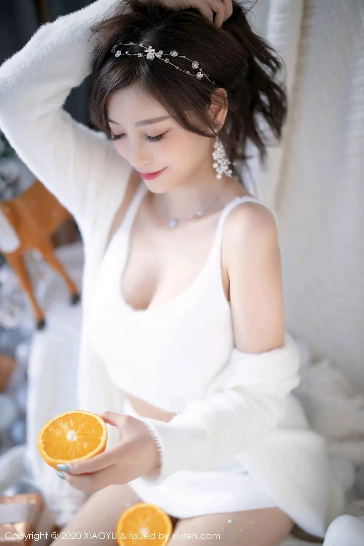 秀人集.com_[XiaoYu画语界]Vol.437_女神杨晨晨sugar圣诞主题白色绒毛内衣配白丝网袜诱惑写真74P