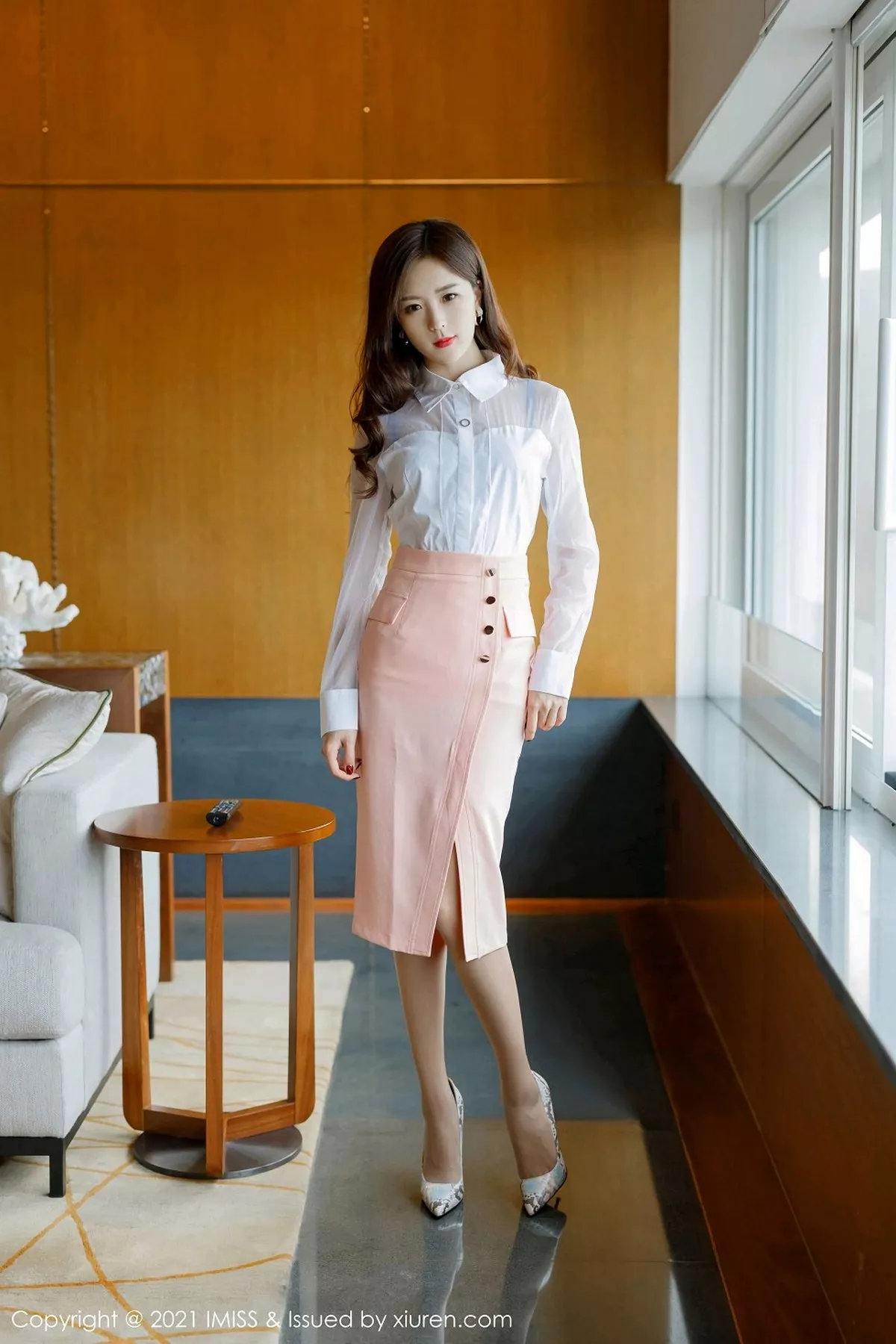 秀人集.com_[IMISS爱蜜社]Vol.544_嫩模杨紫嫣Cynthia经典白衬衣配粉色短裙秀丝袜美腿诱惑写真62P
