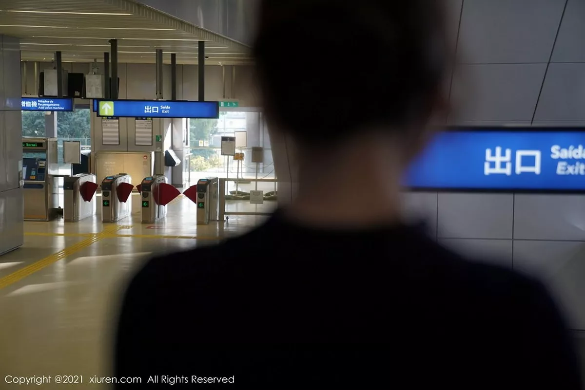 秀人集.com_[XiuRen秀人网]No.3034_女神芝芝Booty澳门旅拍酒店半脱露狂野豹纹内衣诱惑写真123P