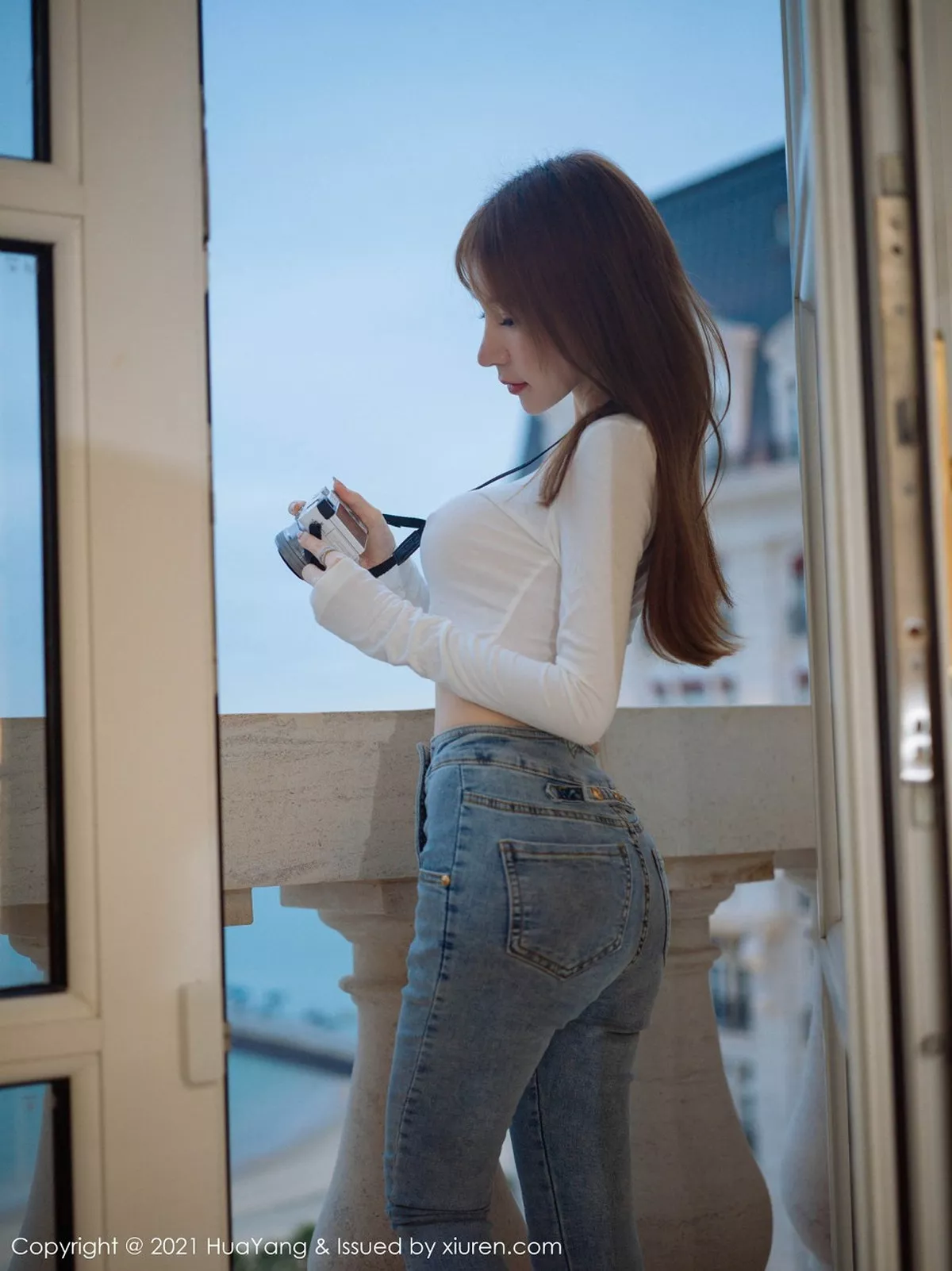 秀人集.com_[HuaYang花漾]Vol.357_女神周于希Sandy厦门旅拍薄透白色T真空激凸撩人诱惑写真71P