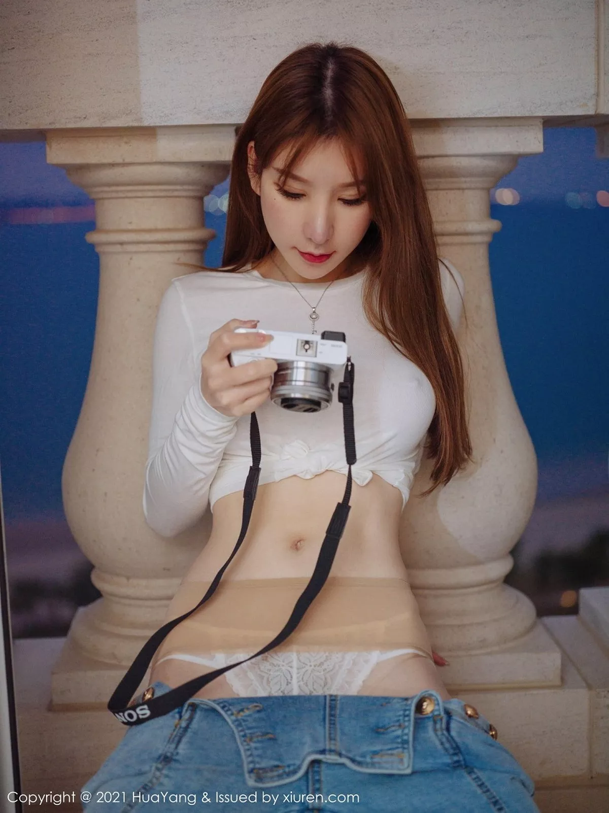 秀人集.com_[HuaYang花漾]Vol.357_女神周于希Sandy厦门旅拍薄透白色T真空激凸撩人诱惑写真71P