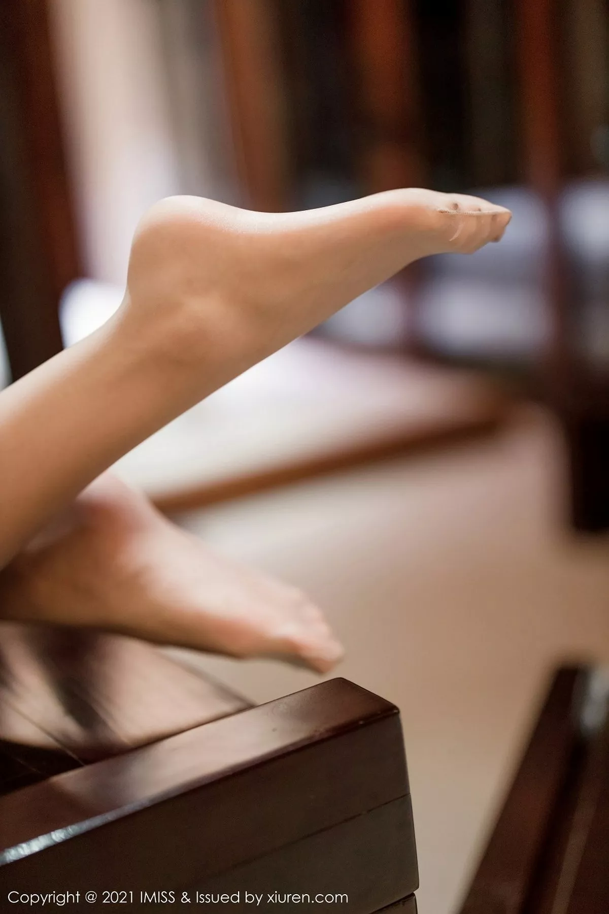 秀人集.com_[IMISS爱蜜社]Vol.546_嫩模杨紫嫣Cynthia私房床上半脱露超薄肉丝极致诱惑写真55P