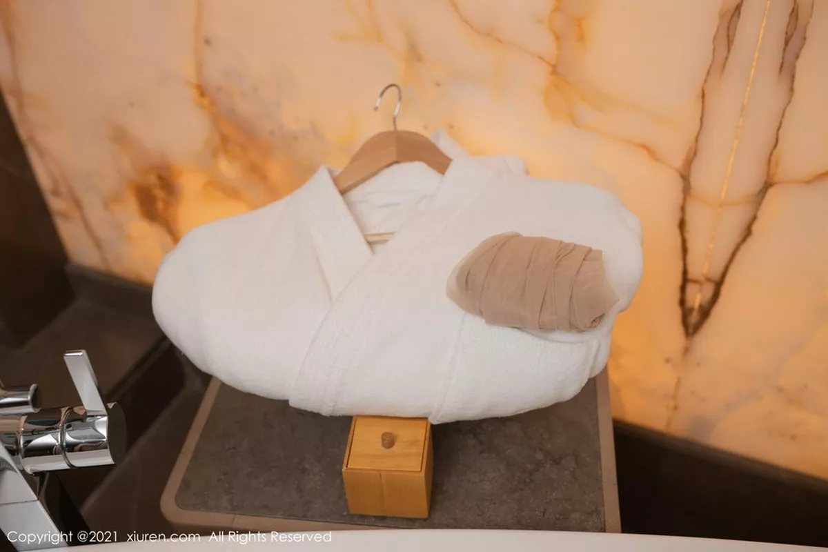 秀人集.com_[XiuRen秀人网]No.3042_嫩模安然Maleah房务经理主题脱白衬衣露蕾丝内衣诱惑写真86P