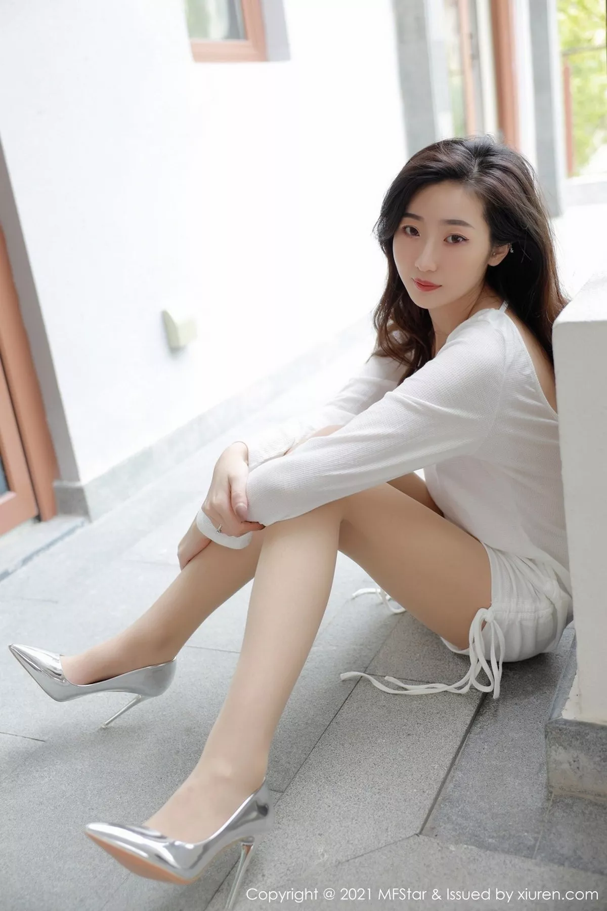 秀人集.com_[MFStar模范学院]Vol.446_嫩模安琪Yee三亚旅拍薄透白色上衣配朦胧肉丝袜极致魅惑写真50P