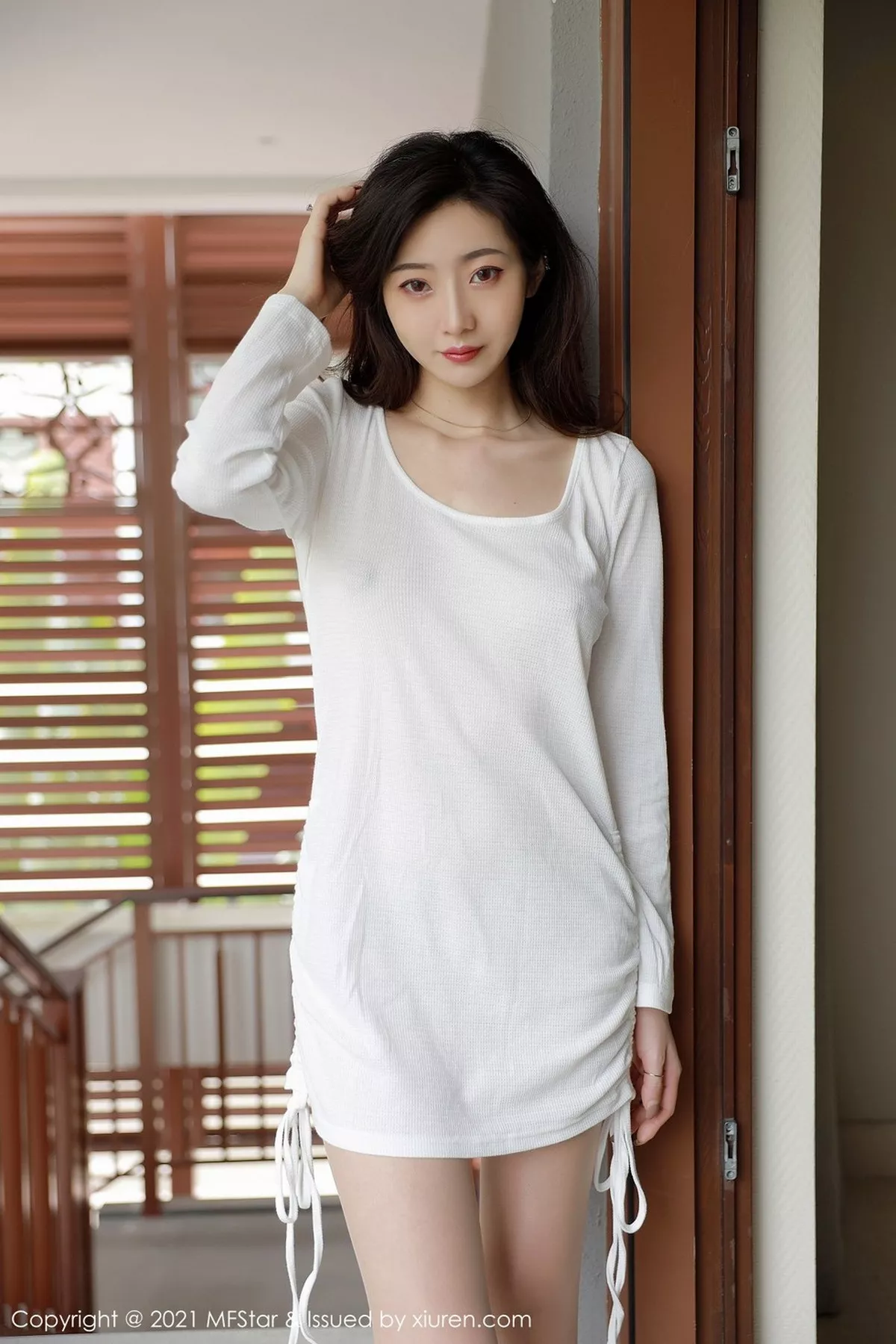 秀人集.com_[MFStar模范学院]Vol.446_嫩模安琪Yee三亚旅拍薄透白色上衣配朦胧肉丝袜极致魅惑写真50P