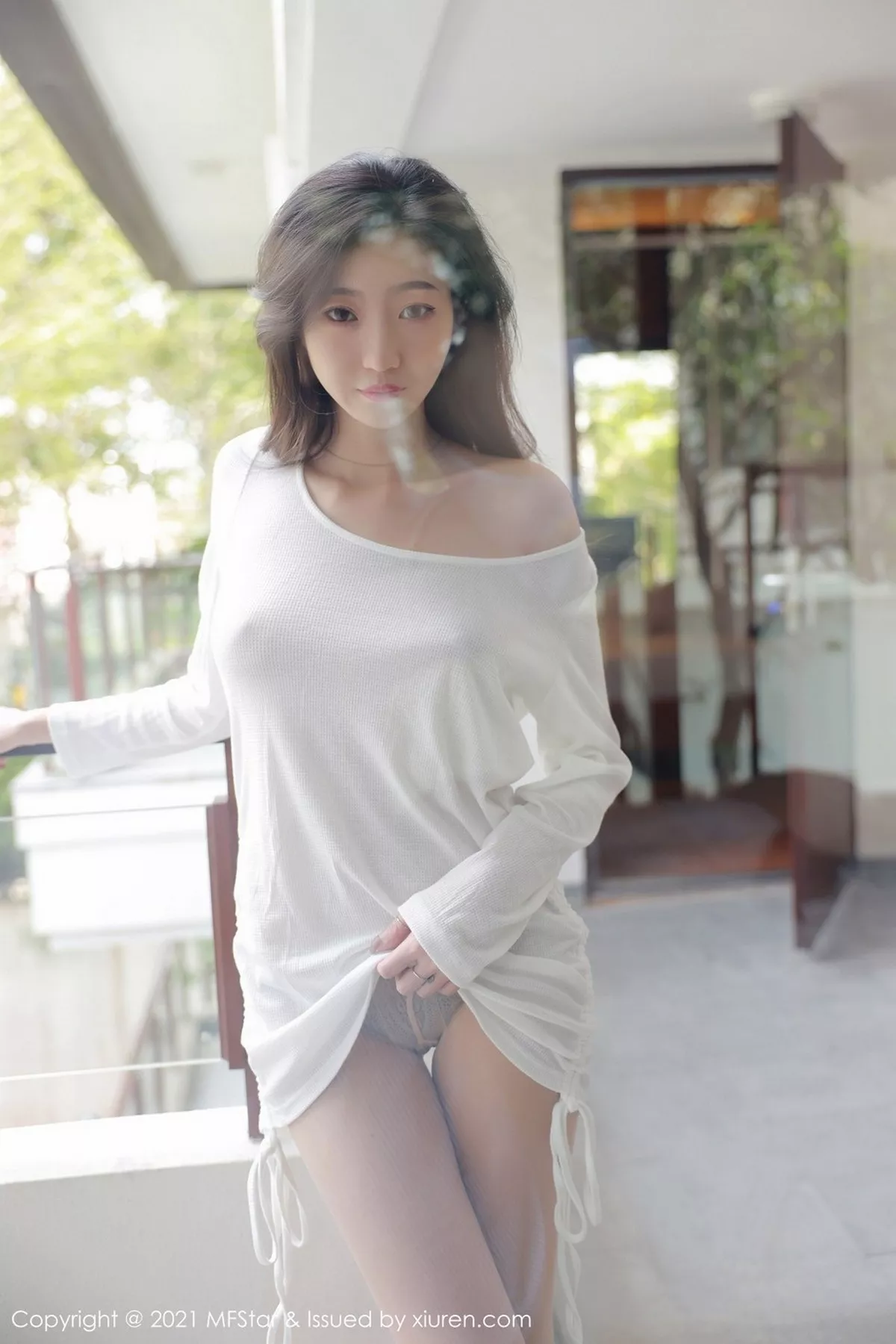 秀人集.com_[MFStar模范学院]Vol.446_嫩模安琪Yee三亚旅拍薄透白色上衣配朦胧肉丝袜极致魅惑写真50P