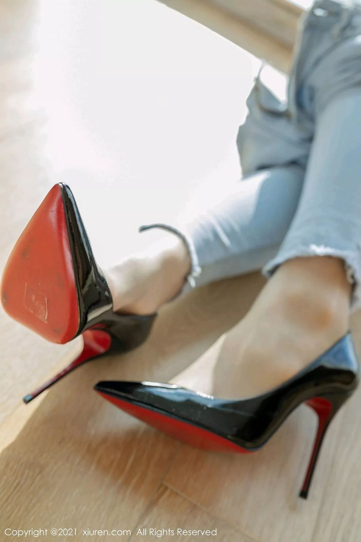 秀人集.com_[XiuRen秀人网]No.3047_女神朱可儿Flower厦门旅拍脱牛仔裤露性感内衣惹火诱惑写真56P