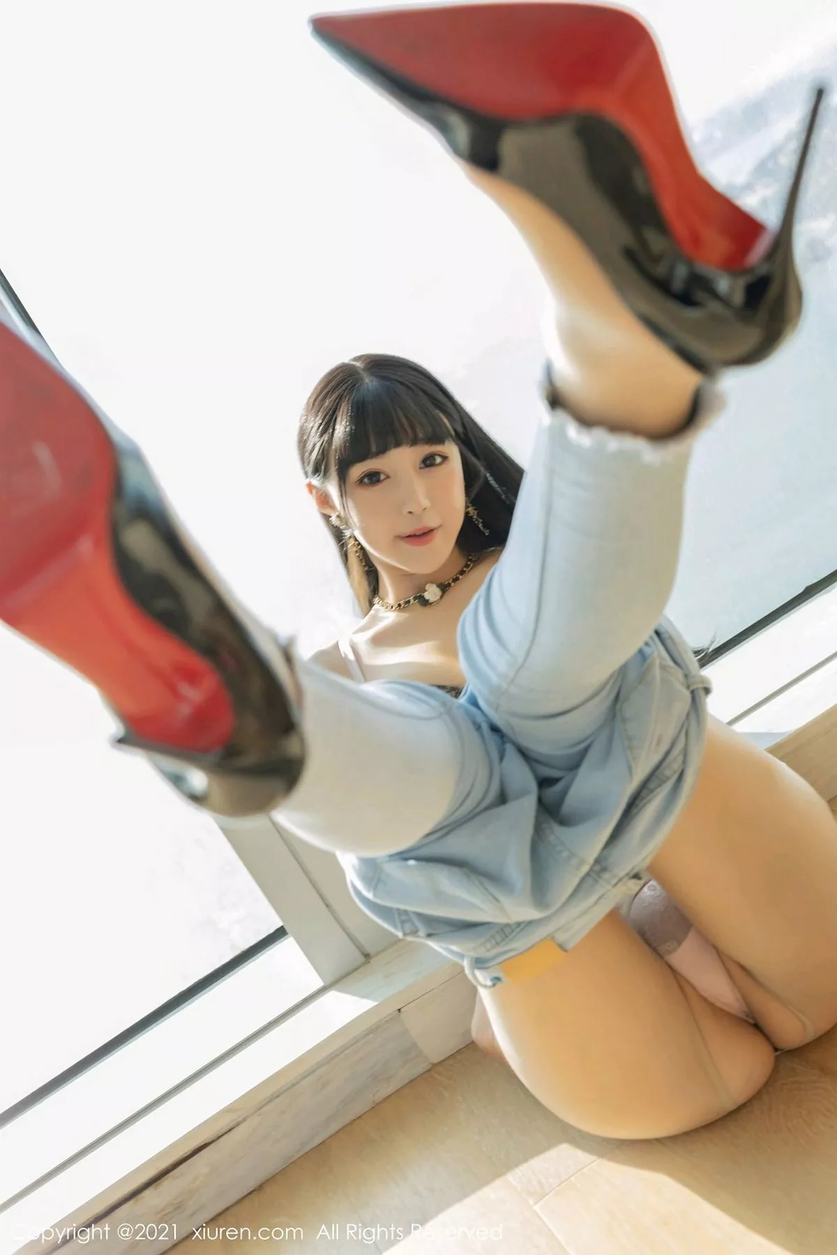 秀人集.com_[XiuRen秀人网]No.3047_女神朱可儿Flower厦门旅拍脱牛仔裤露性感内衣惹火诱惑写真56P