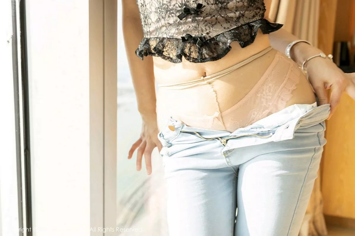 秀人集.com_[XiuRen秀人网]No.3047_女神朱可儿Flower厦门旅拍脱牛仔裤露性感内衣惹火诱惑写真56P