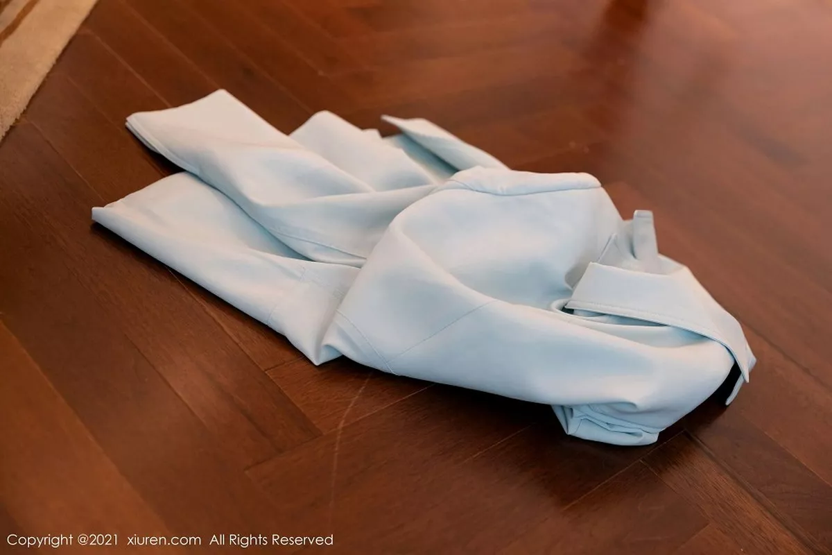 秀人集.com_[XiuRen秀人网]No.3051_嫩模赵惟依coco性感空姐制服半脱露开档肉丝裤袜秀翘臀诱惑写真84P