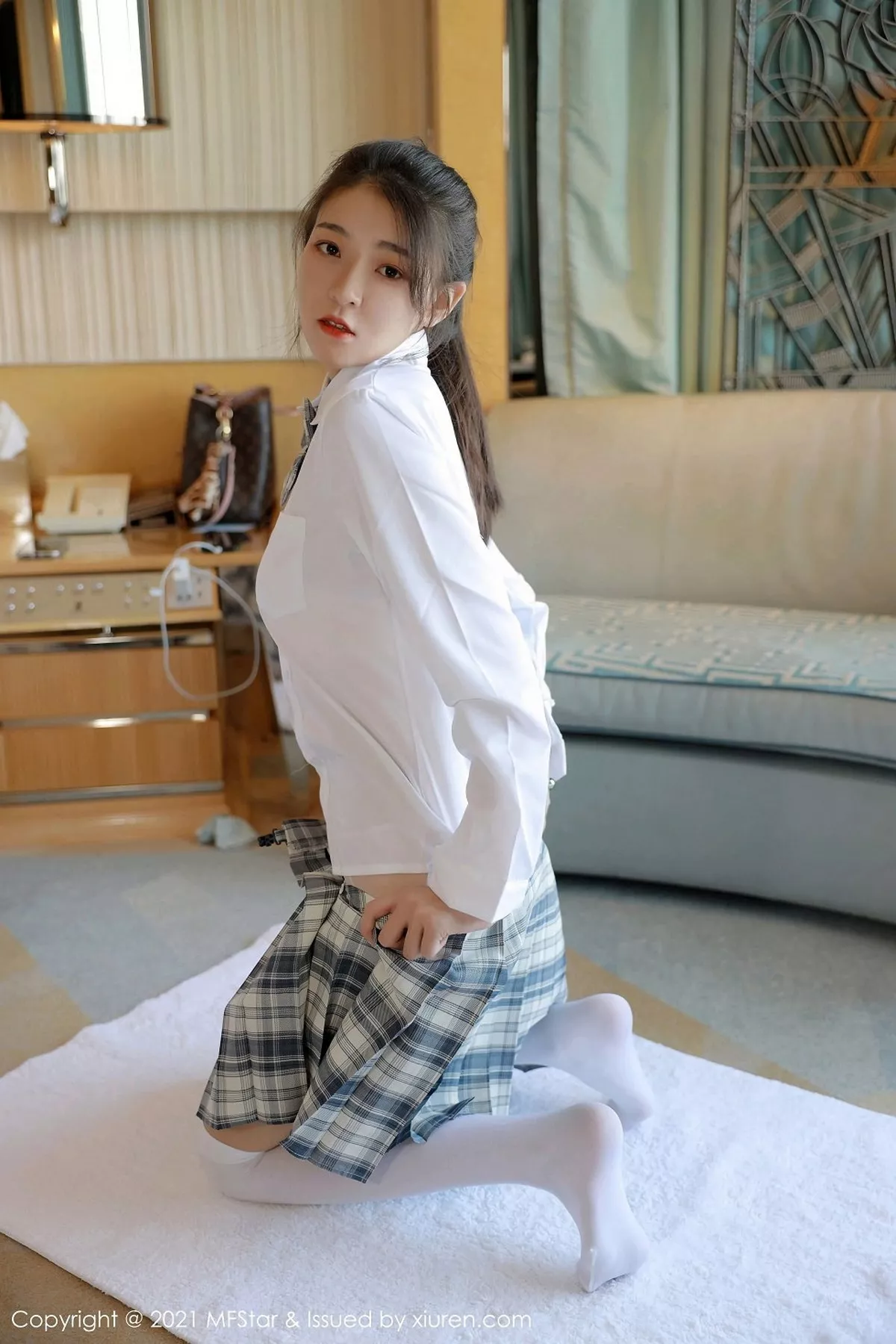 秀人集.com_[MFStar模范学院]Vol.448_嫩模Laura苏雨彤清纯格子JK制服半脱露性感内衣诱惑写真40P