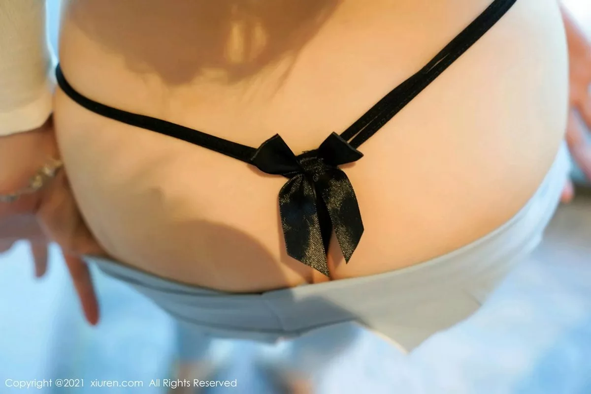 秀人集.com_[XiuRen秀人网]No.3055_女神糯美子Mini澳门旅拍拉链式紧身牛仔裤露丁字裤秀翘臀诱惑写真43P