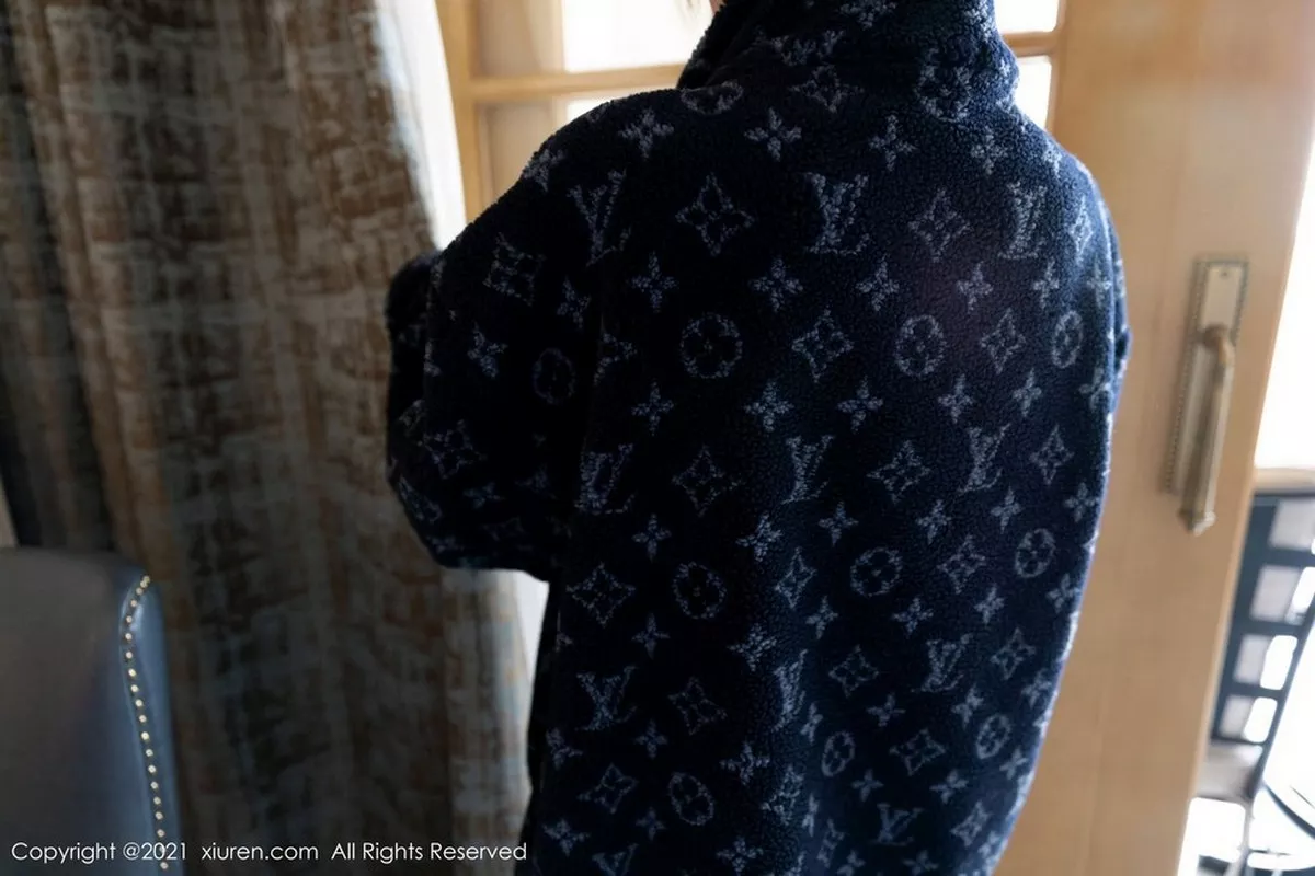 秀人集.com_[XiuRen秀人网]No.3063_女神周于希Sandy厦门旅拍剧情人妻主题半脱露火辣身材诱惑写真122P