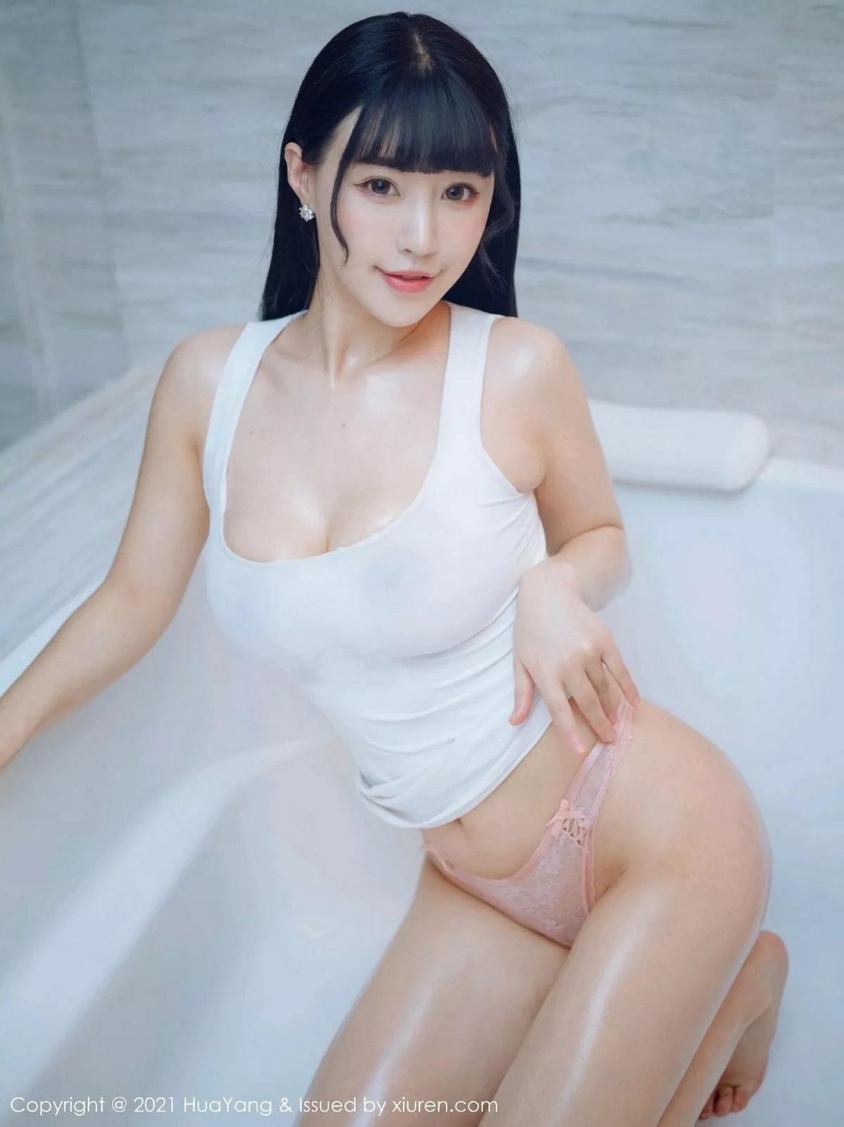 秀人集.com_[HuaYang花漾]Vol.360_女神朱可儿Flower厦门旅拍白色低胸服饰秀凹凸惹火身材诱惑写真63P