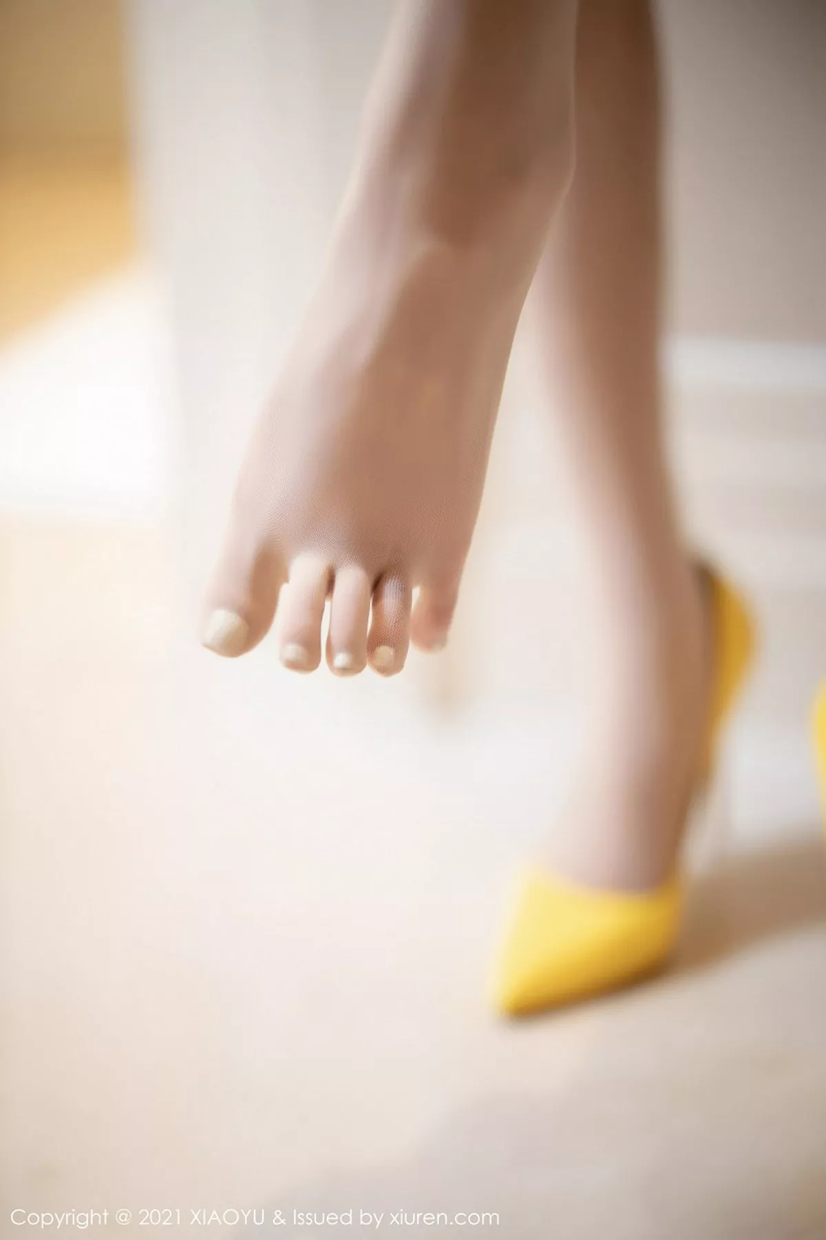 秀人集.com_[XiaoYu画语界]Vol.464_女神杨晨晨sugar成都旅拍私房超薄开档肉丝裤袜秀翘臀诱惑写真86P