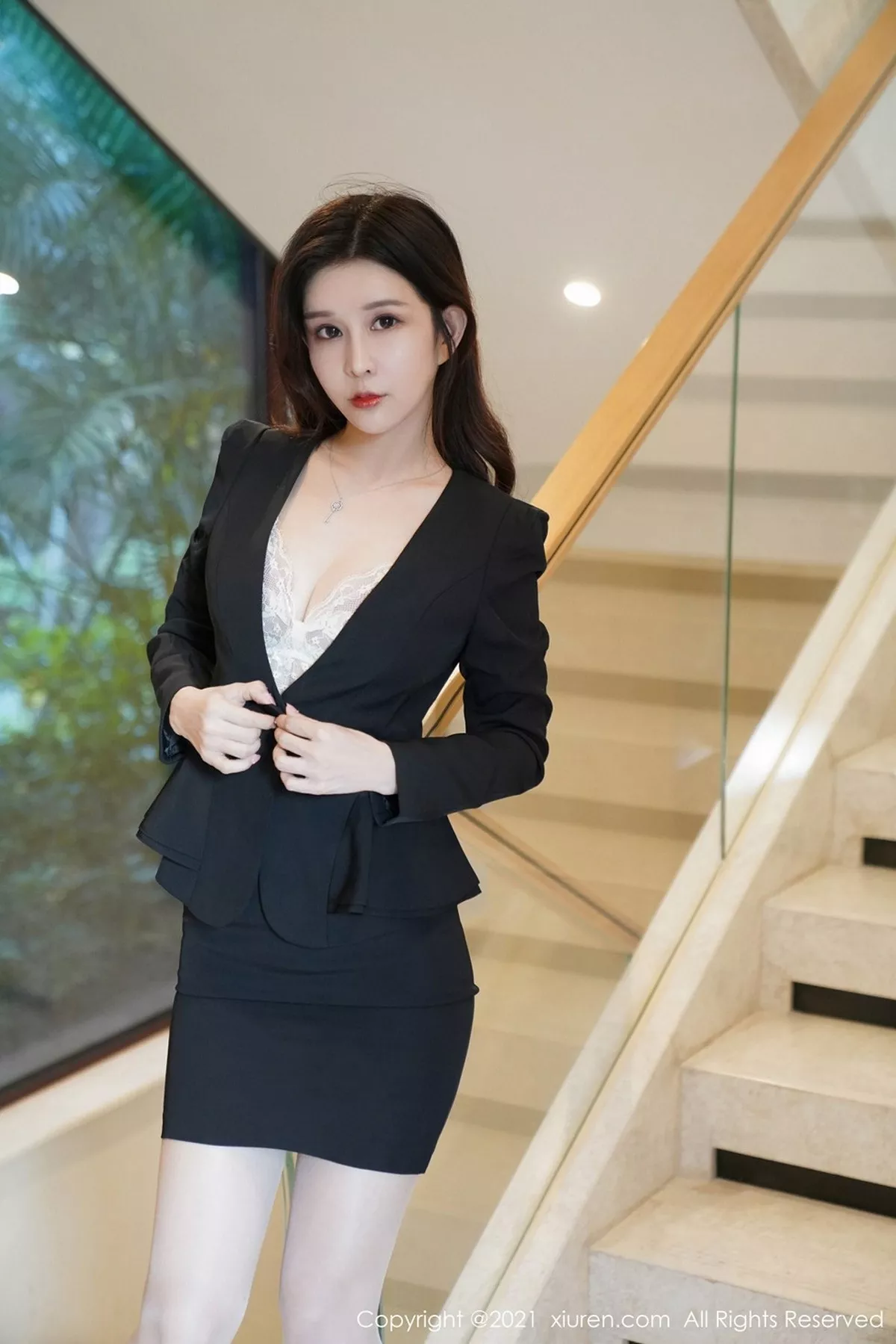 秀人集.com_[XiuRen秀人网]No.3077_嫩模张雨萌江浙沪旅拍职业装OL主题半脱露肉丝裤袜秀翘臀诱惑写真57P