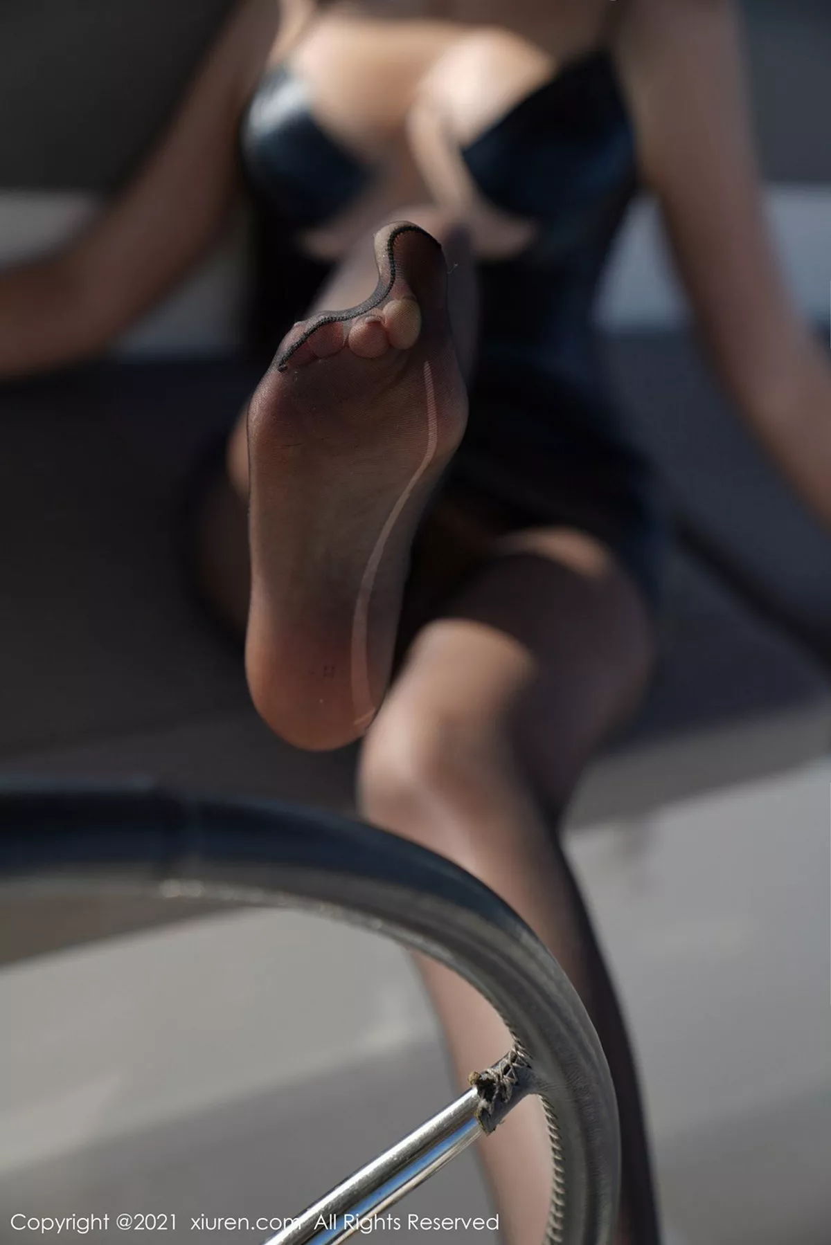 秀人集.com_[XiuRen秀人网]No.3082_嫩模萌汉药baby江浙沪旅拍时尚游艇黑色皮裙下黑丝裤袜诱惑写真64P