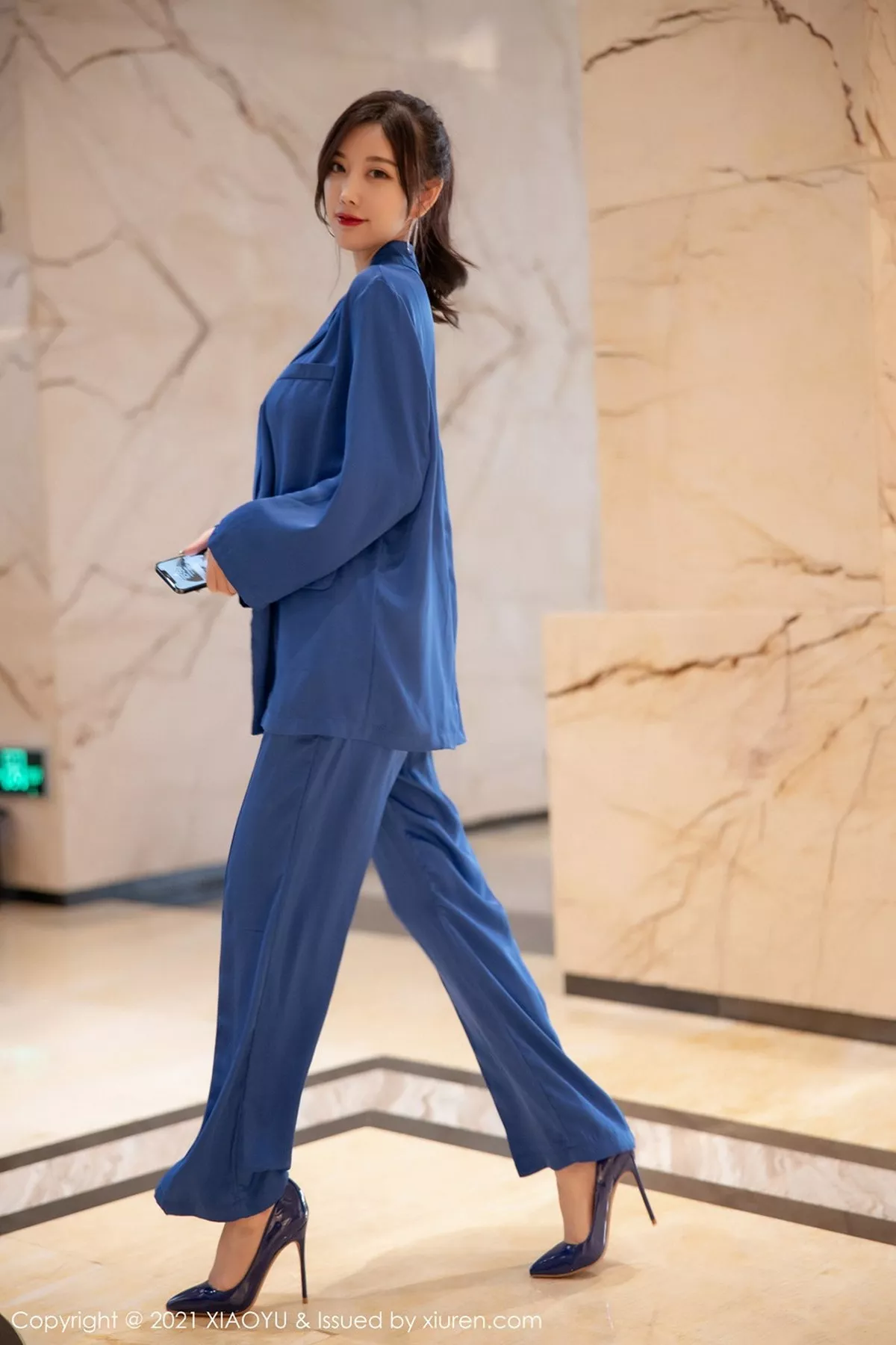 秀人集.com_[XiaoYu画语界]Vol.467_女神杨晨晨sugar私房旅拍蓝色西装下丝质吊带配蕾丝内裤诱惑写真98P