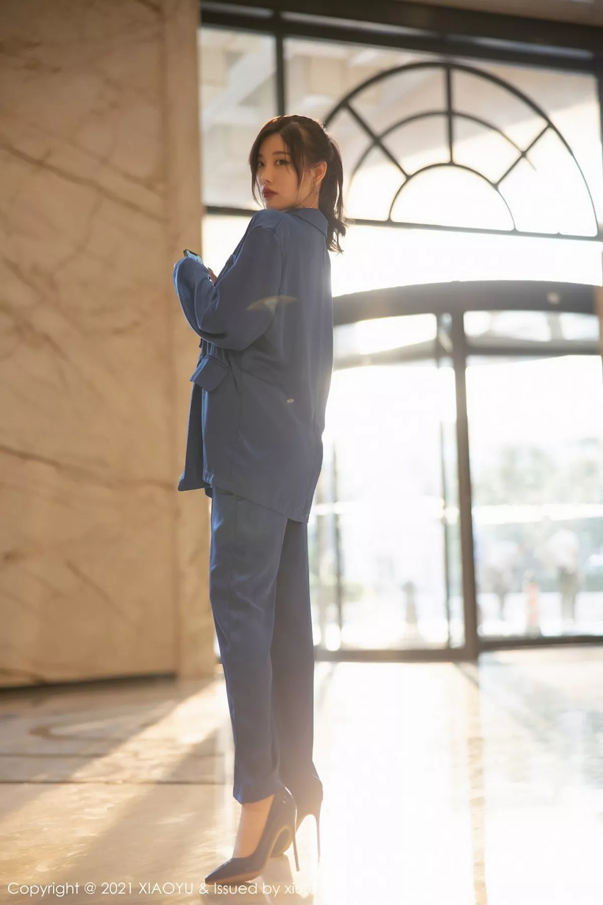 秀人集.com_[XiaoYu画语界]Vol.467_女神杨晨晨sugar私房旅拍蓝色西装下丝质吊带配蕾丝内裤诱惑写真98P